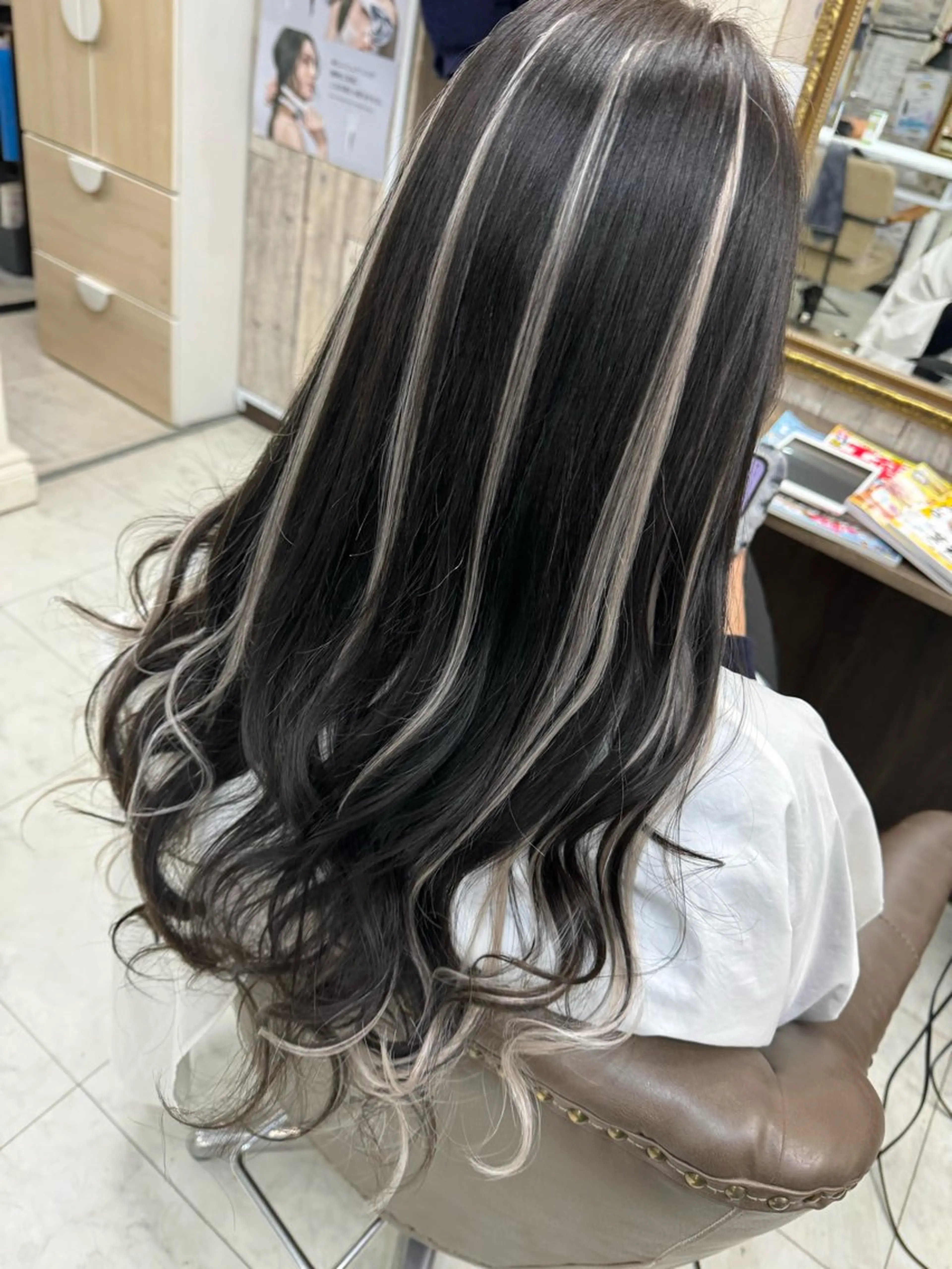 セミロング ハイライト 土屋朱理/ ハイトーンカラーのヘアスタイル