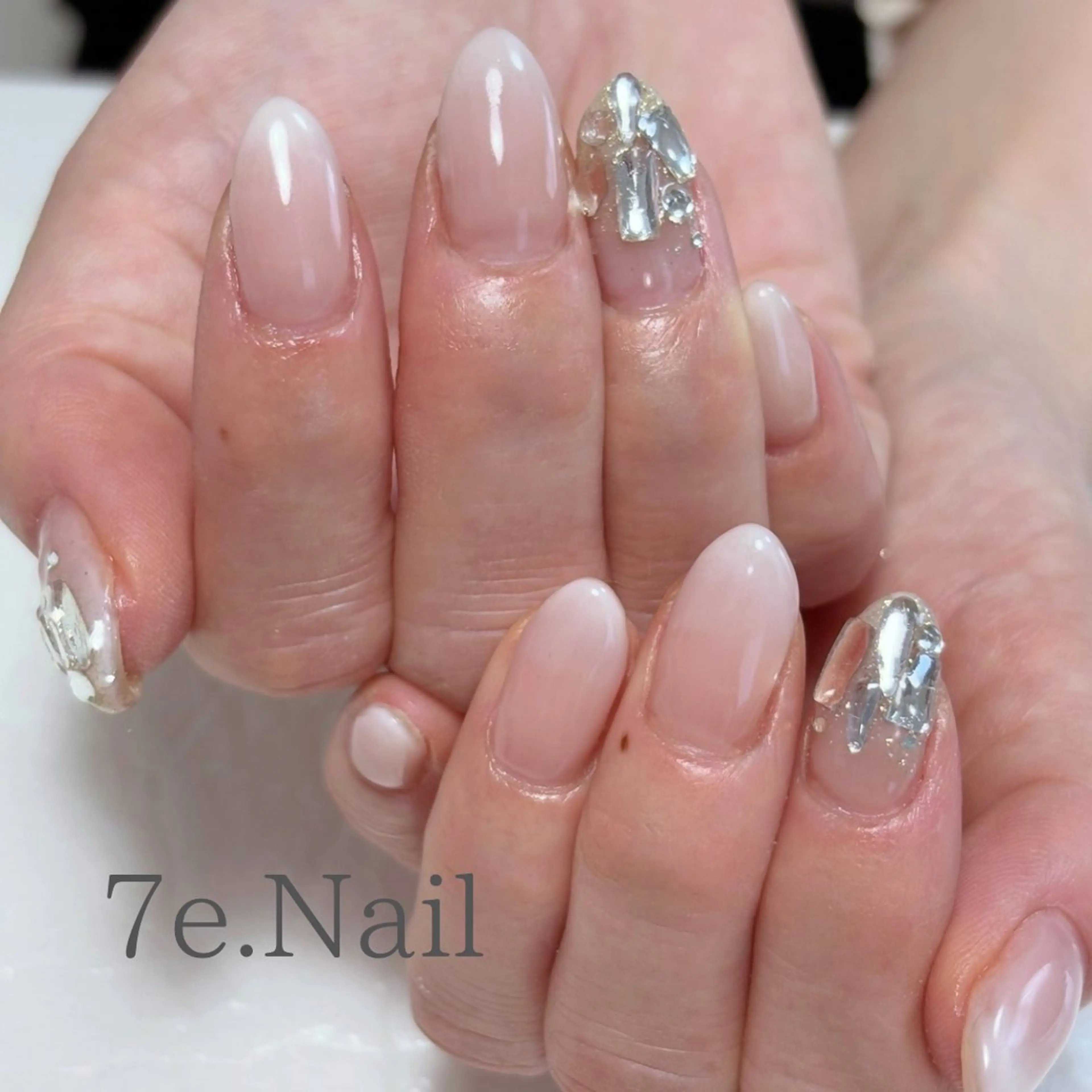 ネイル 7e. Nailのネイルデザイン