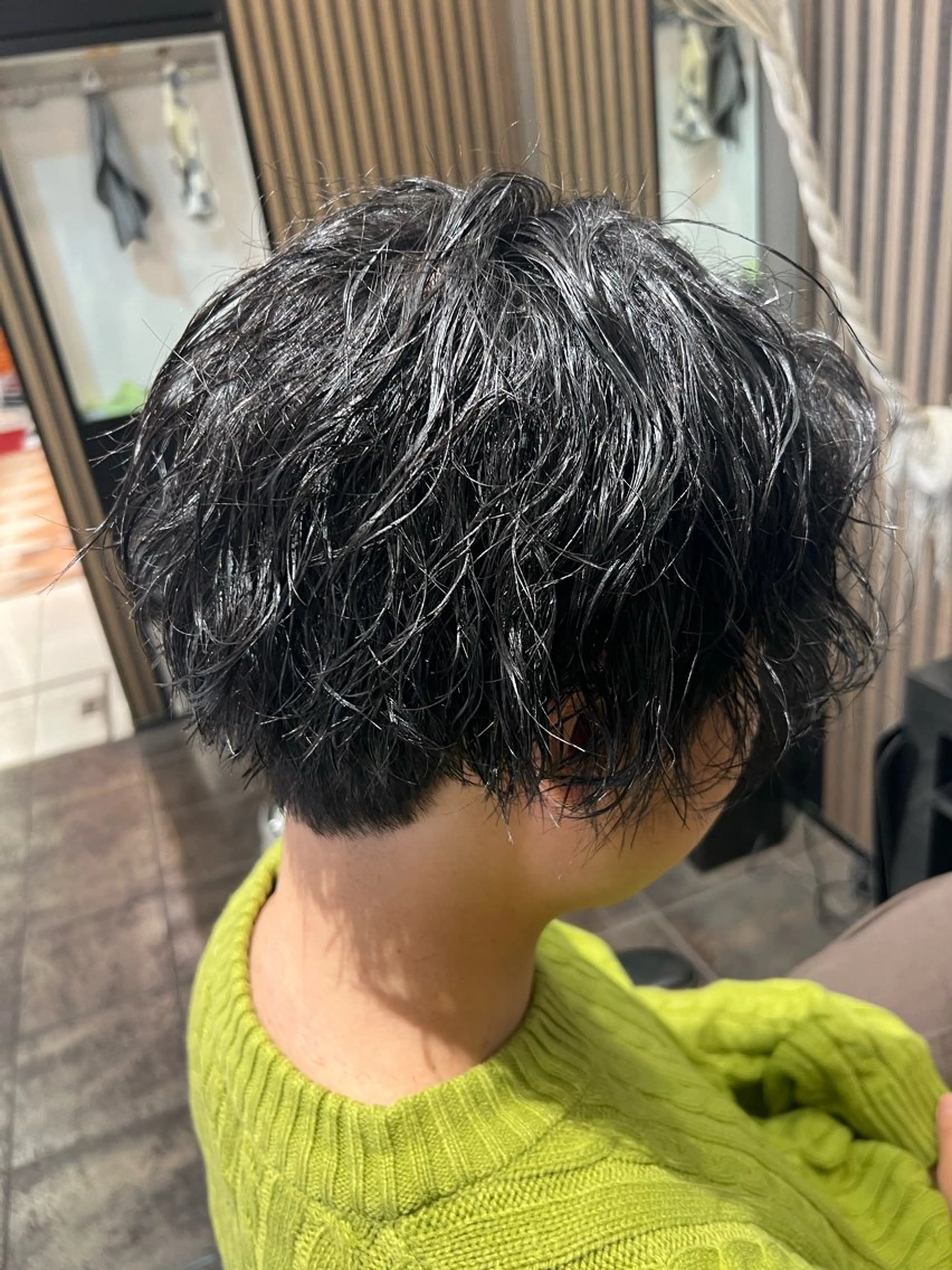 パーマ メンズ センターパート メンズパーマ 波巻きパーマ カット パーマ トリートメント 古山 侑東 /メンズパーマのヘアスタイル