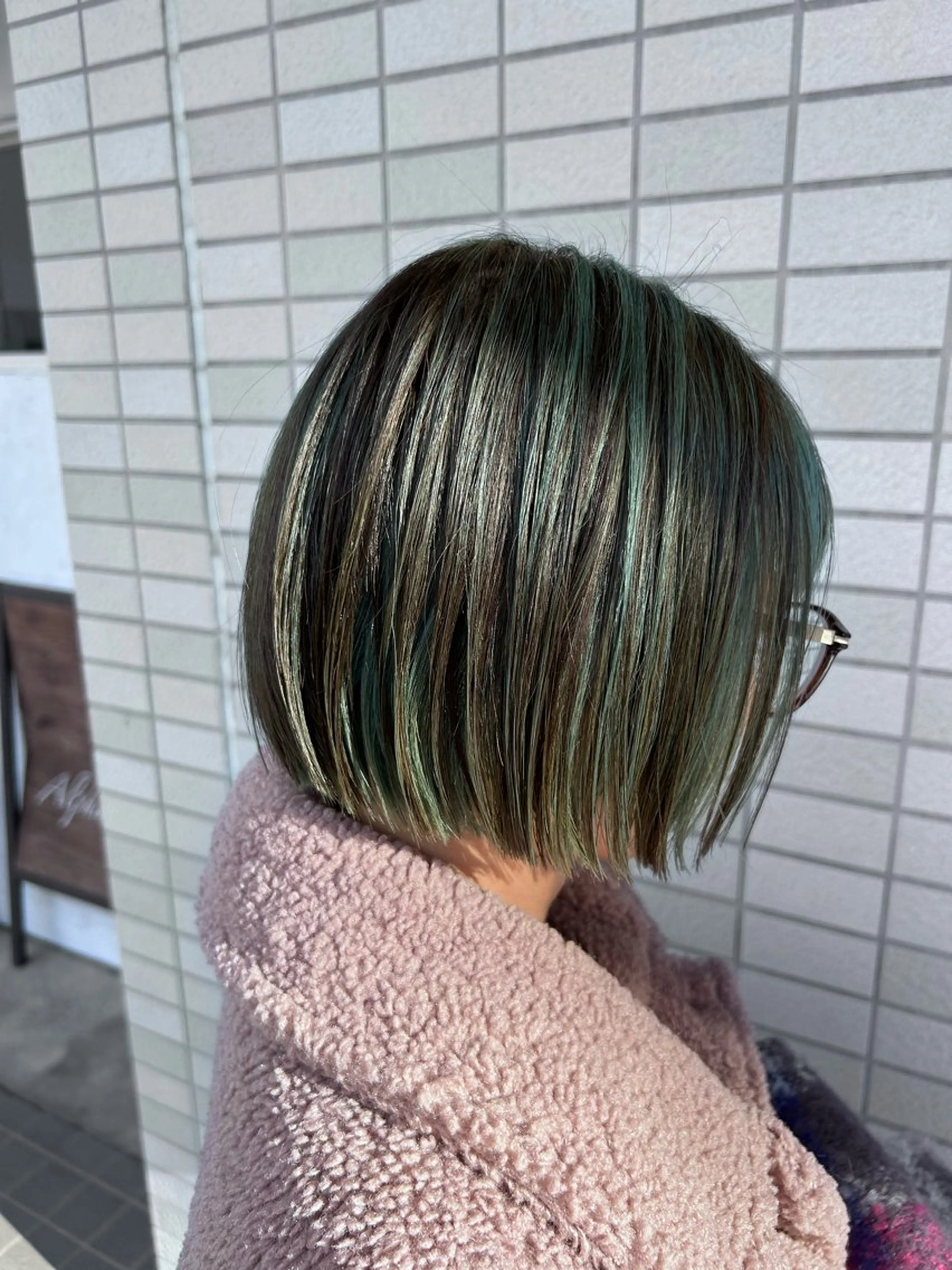 ショート カラー ショートボブ エメラルドグリーン ハイライトカラー インナーカラー ボブ 大人かわいい💎ツヤ ✧亜美︎✧我孫子のヘアスタイル