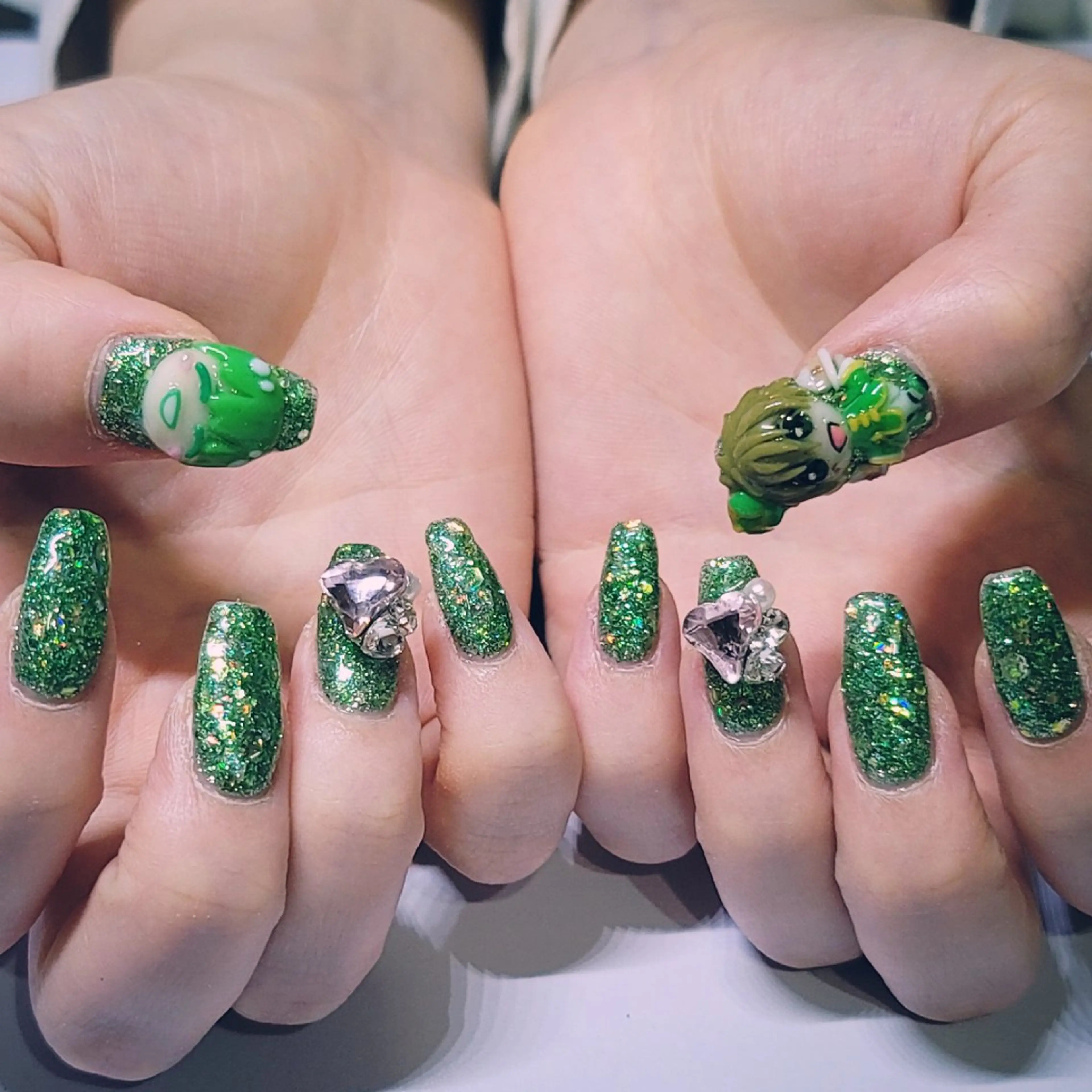ネイル アートネイル グリーン ホログラムネイル キラキラネイル ラメ(グリッター) ハンドネイル よしだ ひろきのネイルデザイン