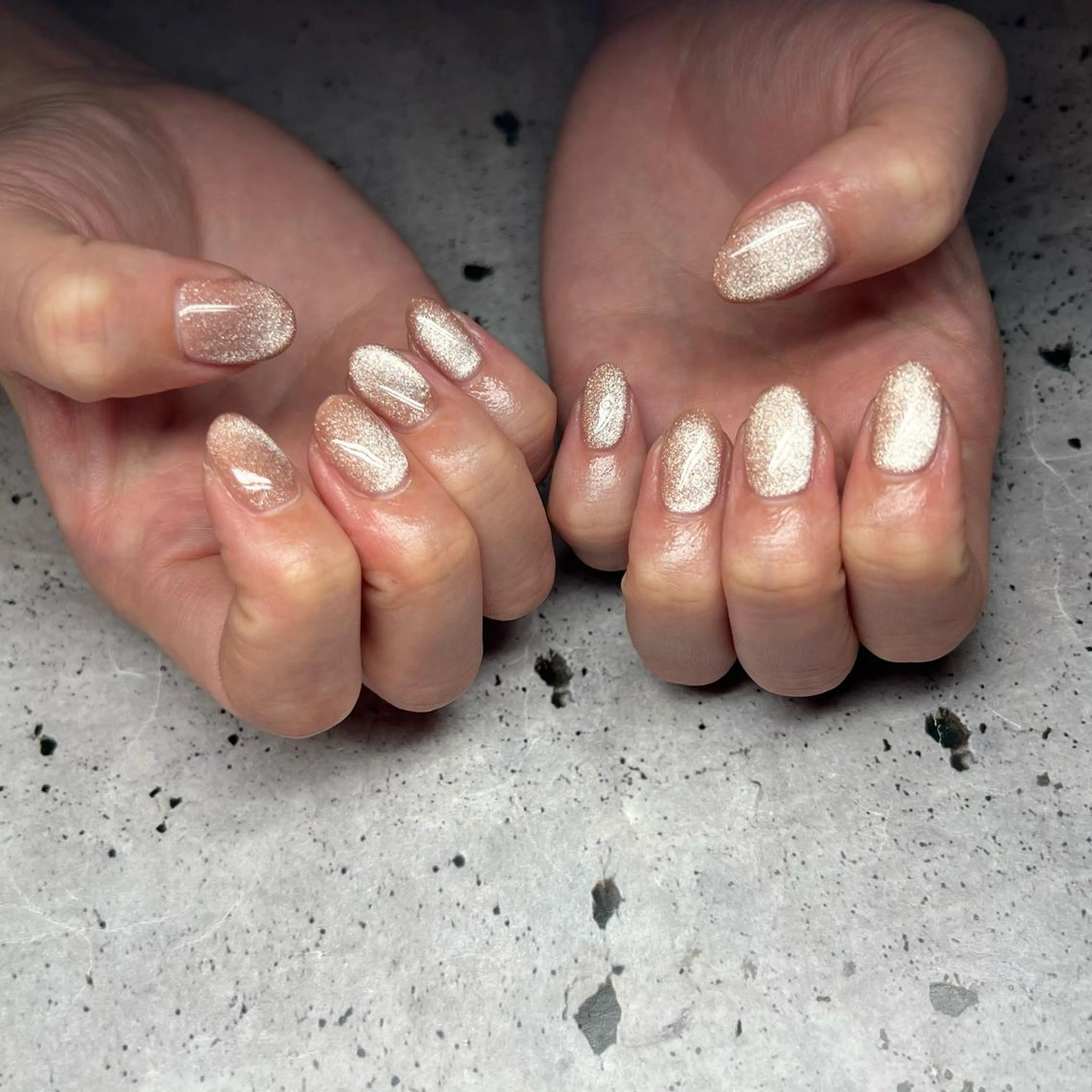 ネイル マグネットネイル ピンク ピンクベージュ ハンドネイル 𝐫𝐚𝐢 𝐧𝐚𝐢𝐥の眉毛・アイブロウイメージ