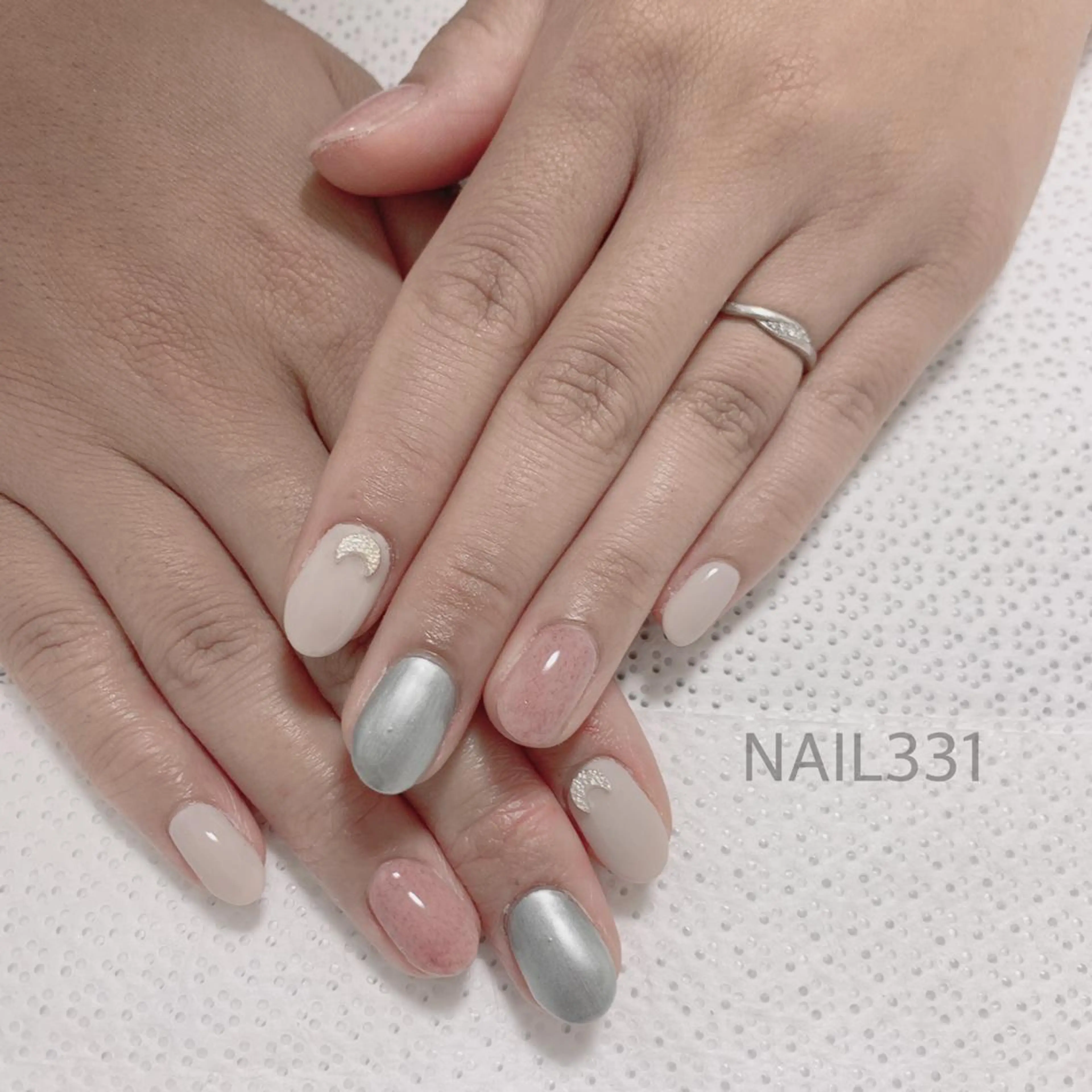 ネイル ピンク シルバー ハンドネイル フットネイル NAIL.331所属・Nail 331のネイルデザイン