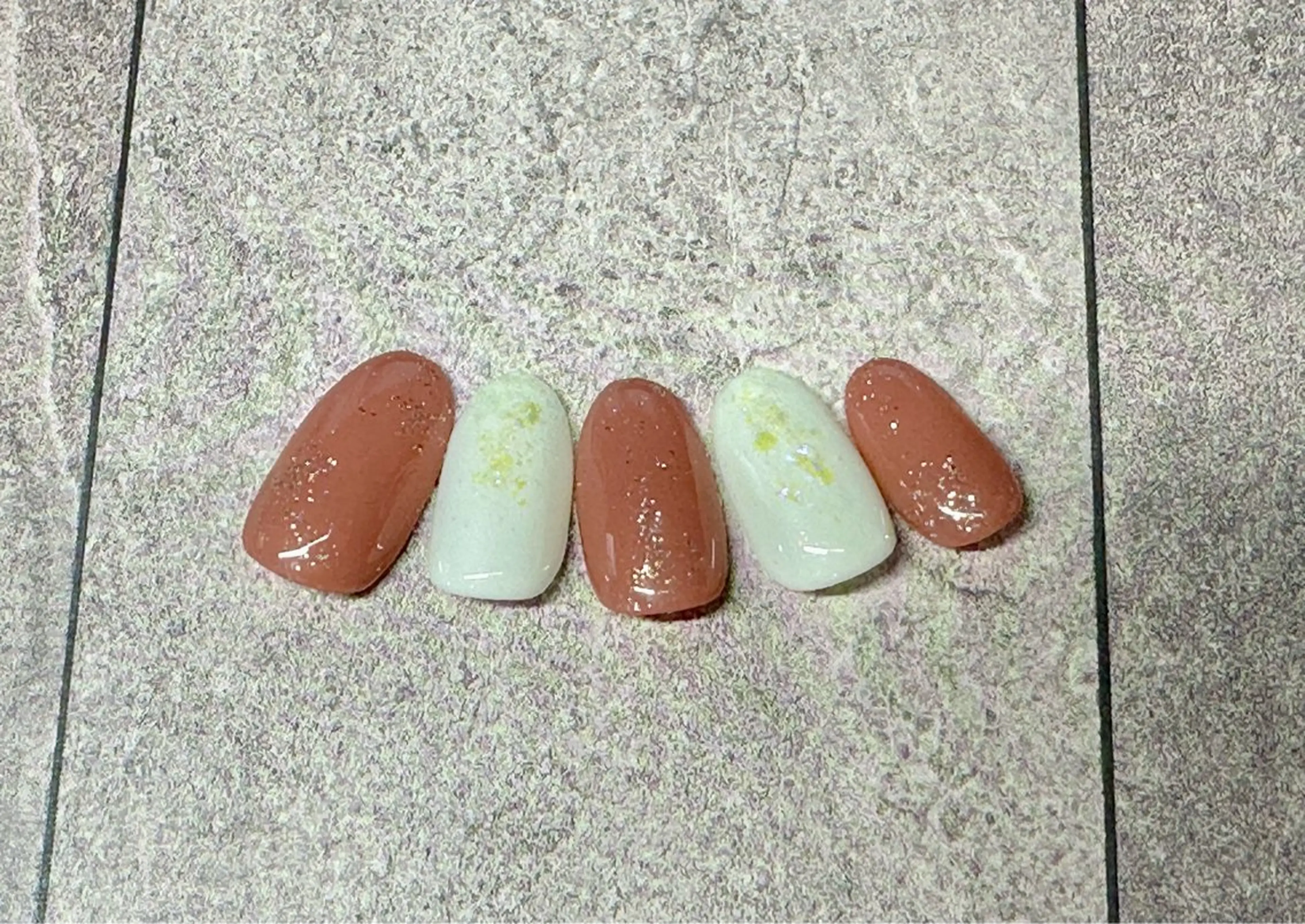 ノンサンディング、パラジェル使用。ワンカラー（2色まで）+20種類以上の中から選べるお好きなラメの写真