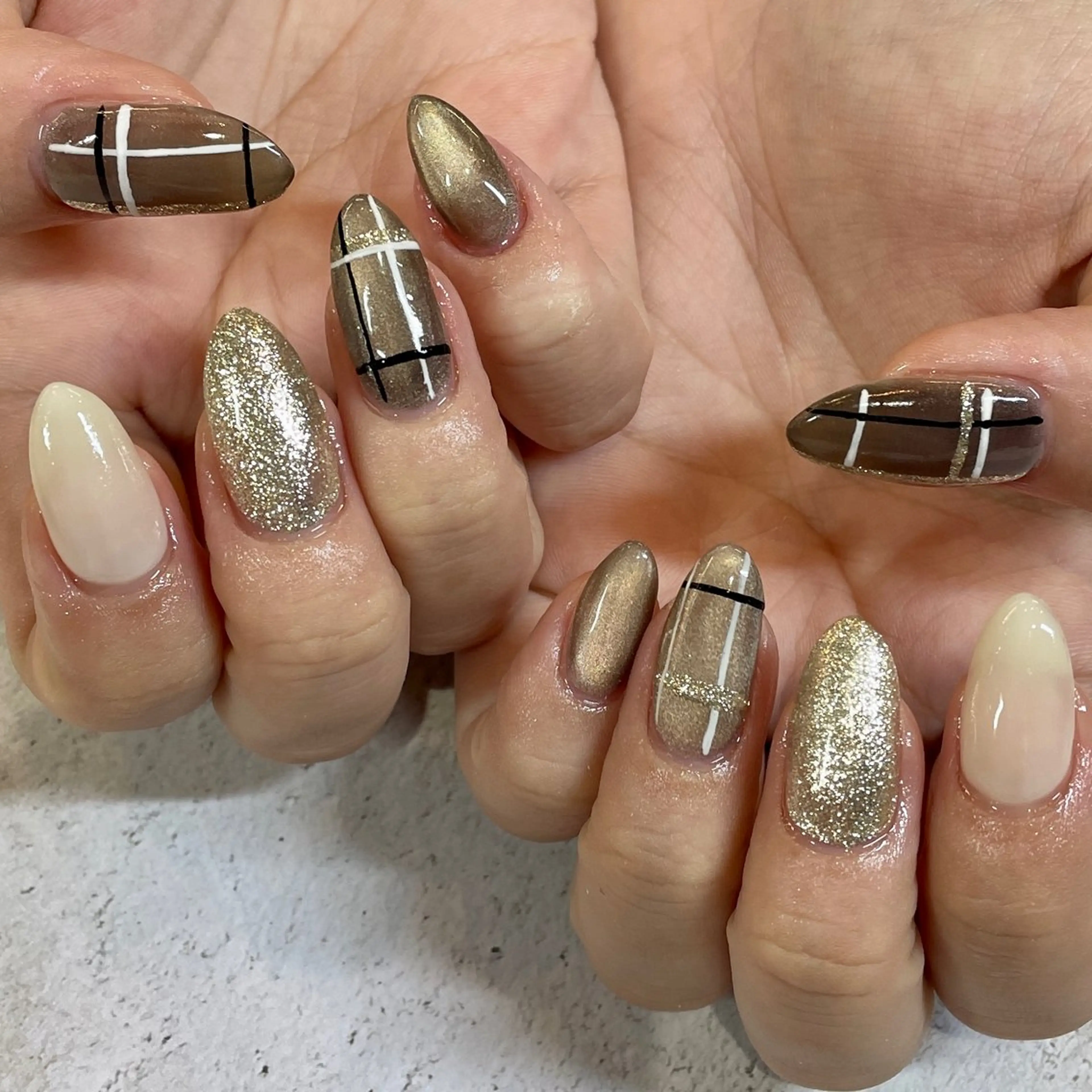 ネイル 赤色 ハンドネイル LUNI（シェアサロンHeartSpace内）所属・LUNI 久屋大通 ˚✧₊⁎/ yuriのネイルデザイン