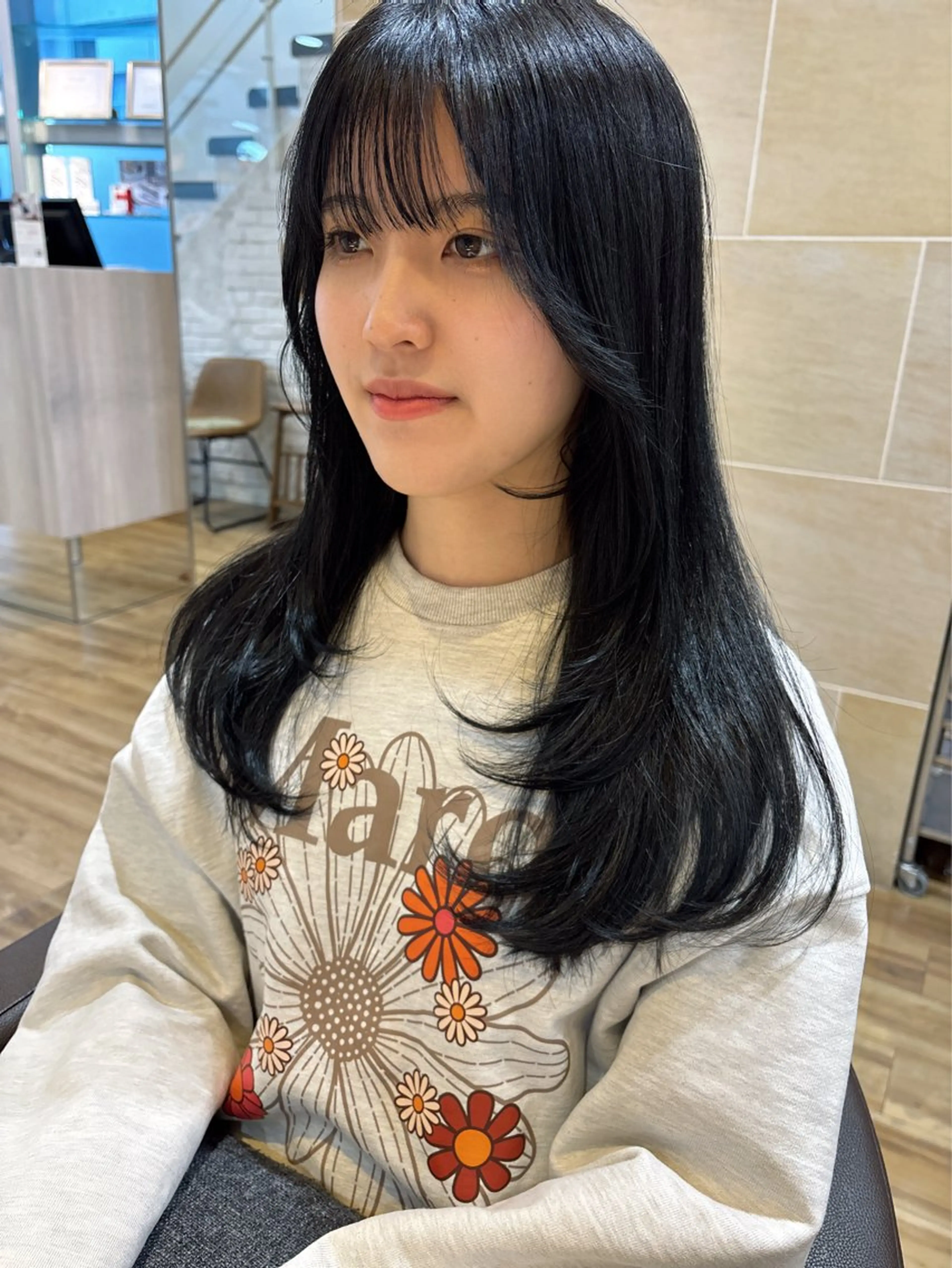 ロング カラー 黒髪 ブルーカラー ブルーブラック レイヤーカット カット ヘアカラー トリートメント レイヤーカット /透明感/千葉怜寿のヘアスタイル