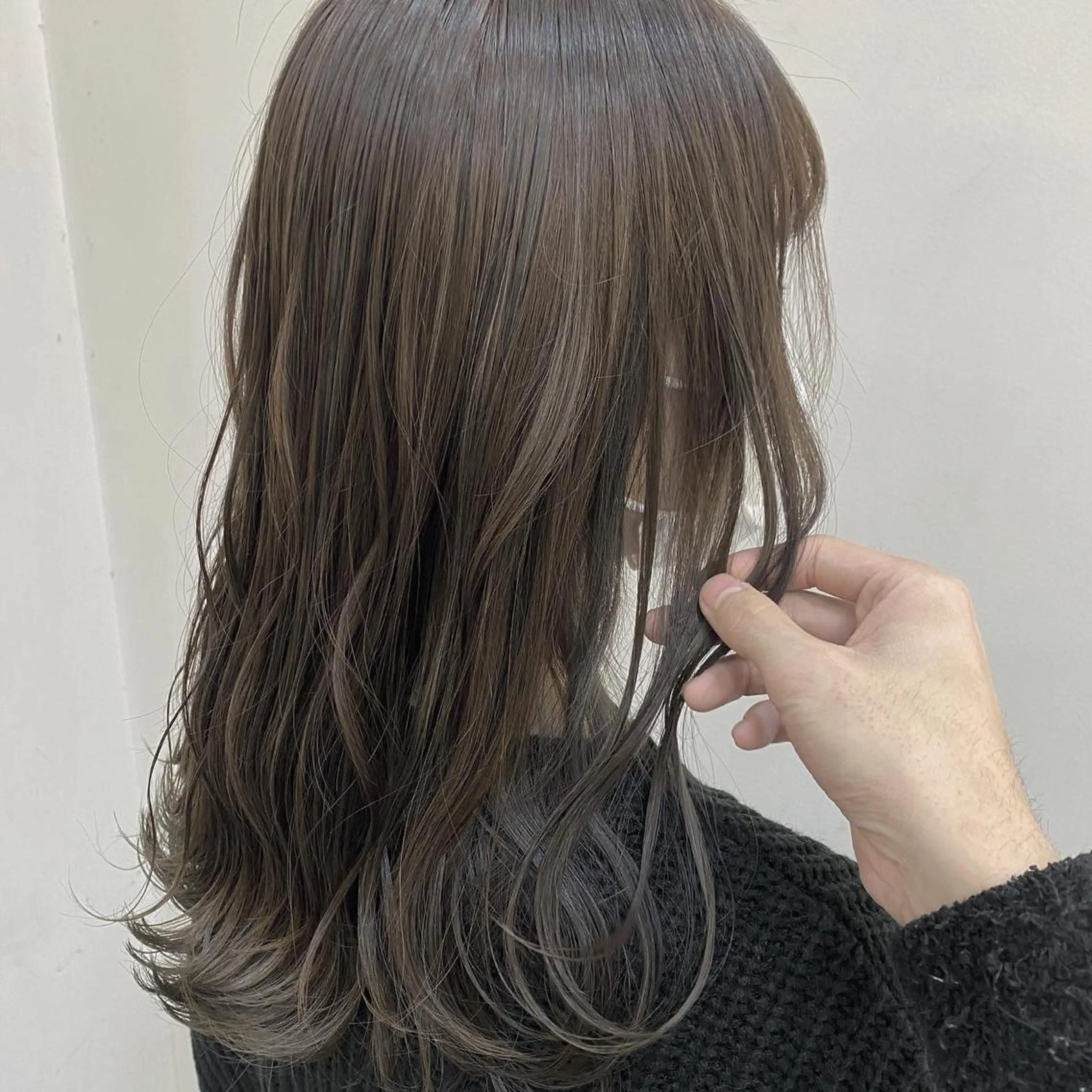 セミロング カラー ヘアカラー エリアマネージャー 復活の大澤竜馬のヘアスタイル