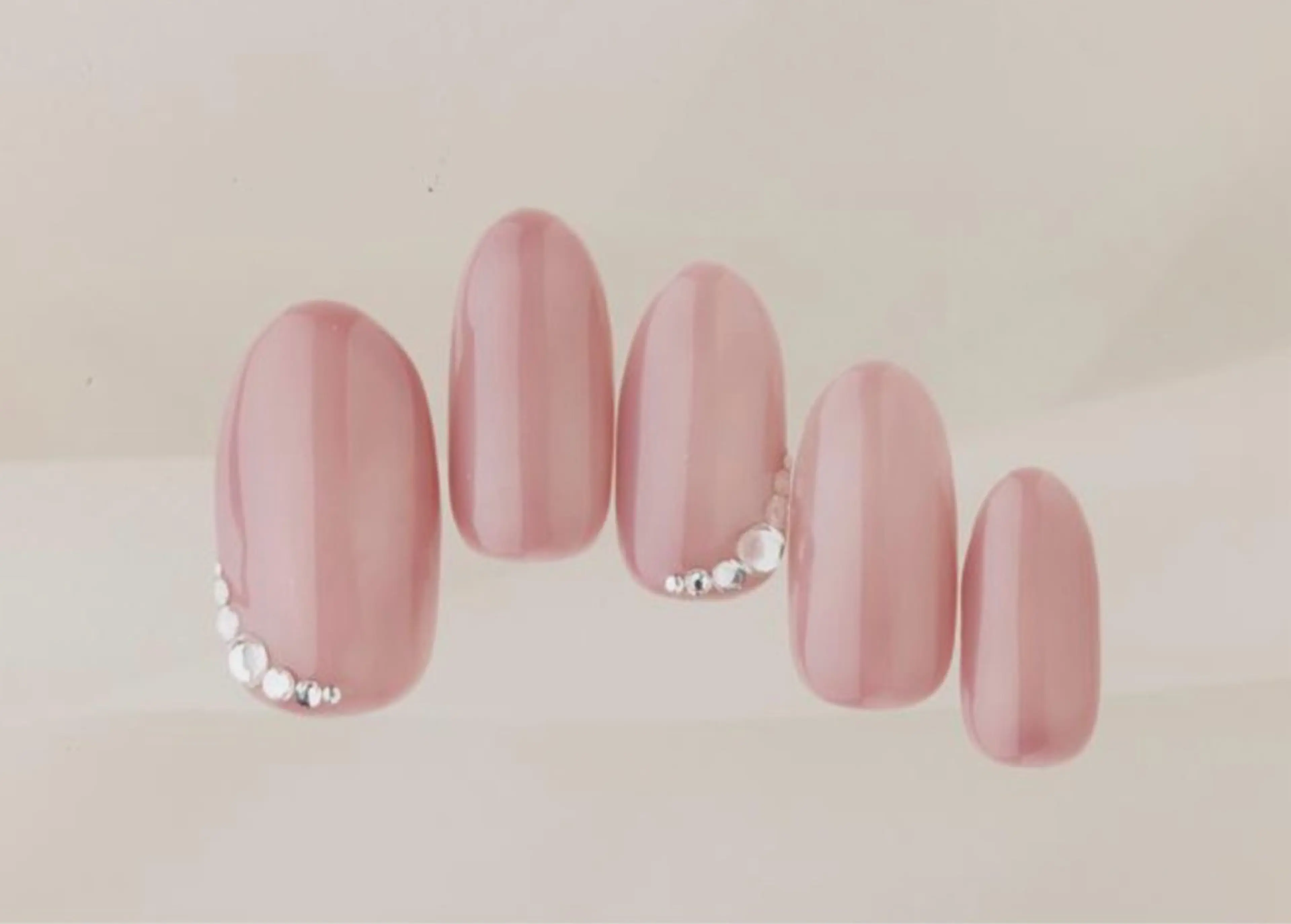 ミディアム 月、水、木限定 和泉樹理のネイルデザイン