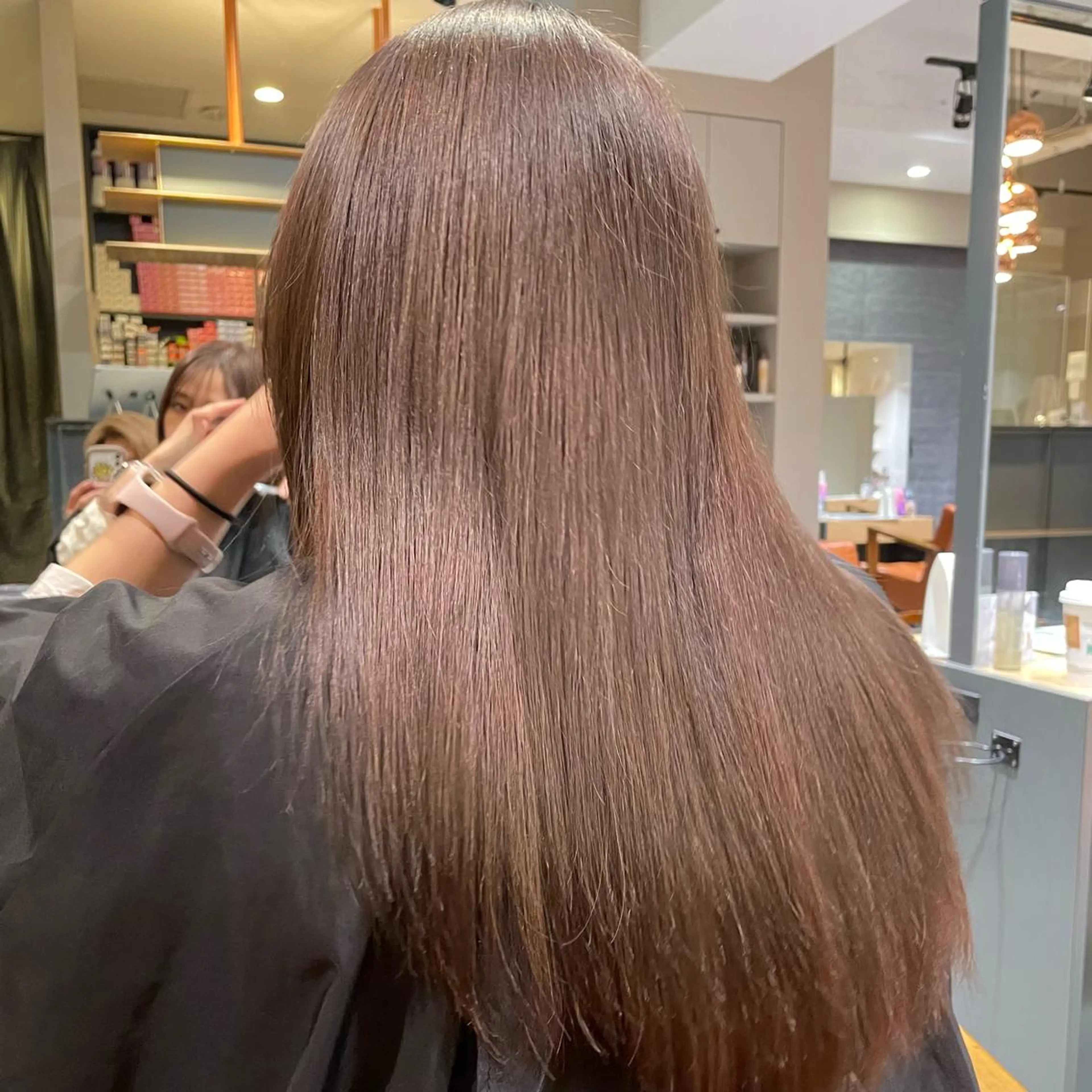 カラー アッシュ ベージュカラー ブリーチ 透明感カラー グレージュ 石山 洸平のヘアスタイル