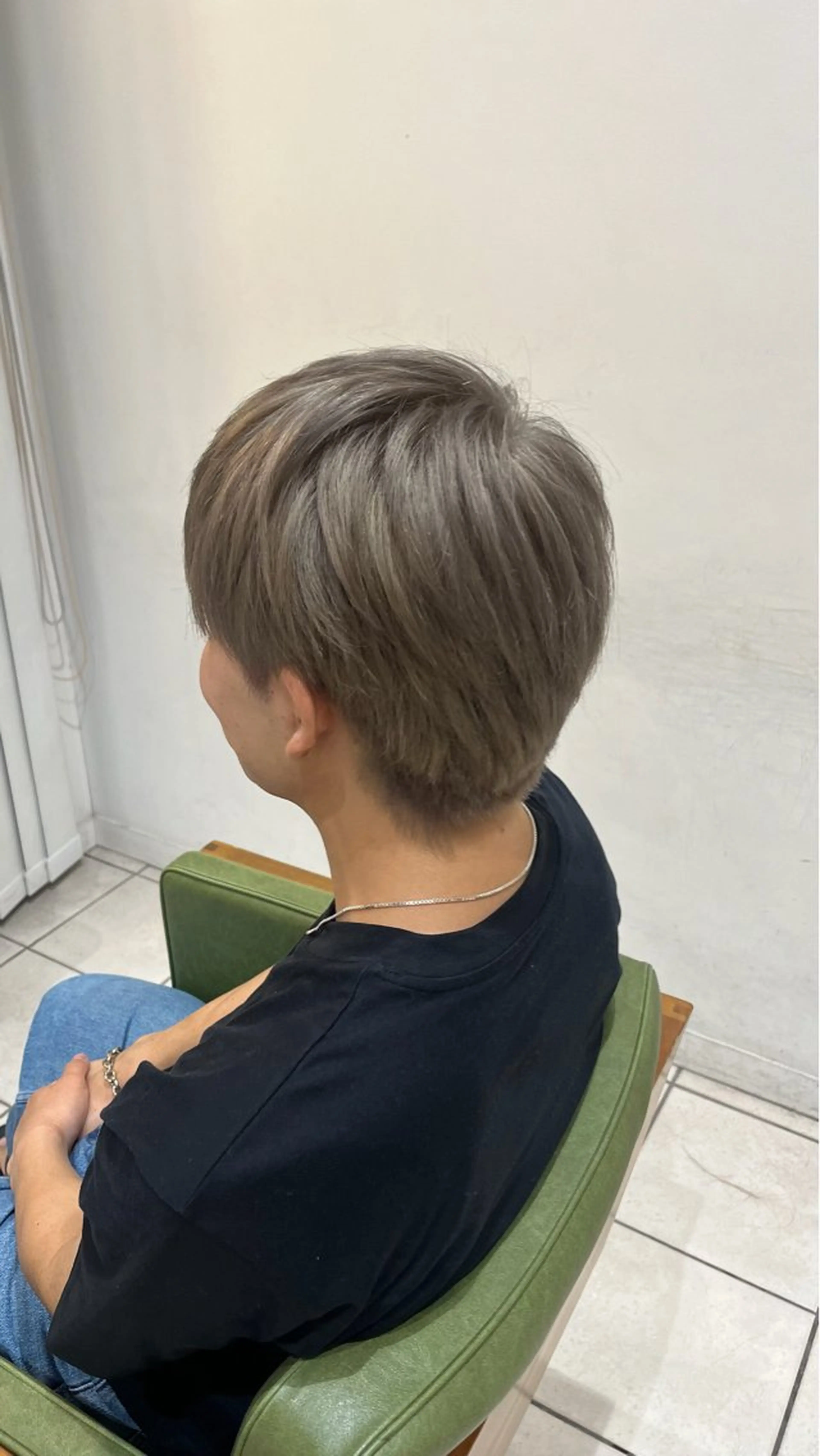 カラー メンズ メンズブリーチ ブリーチ グレージュ ミルクティーグレージュ ふかや まりかのヘアスタイル