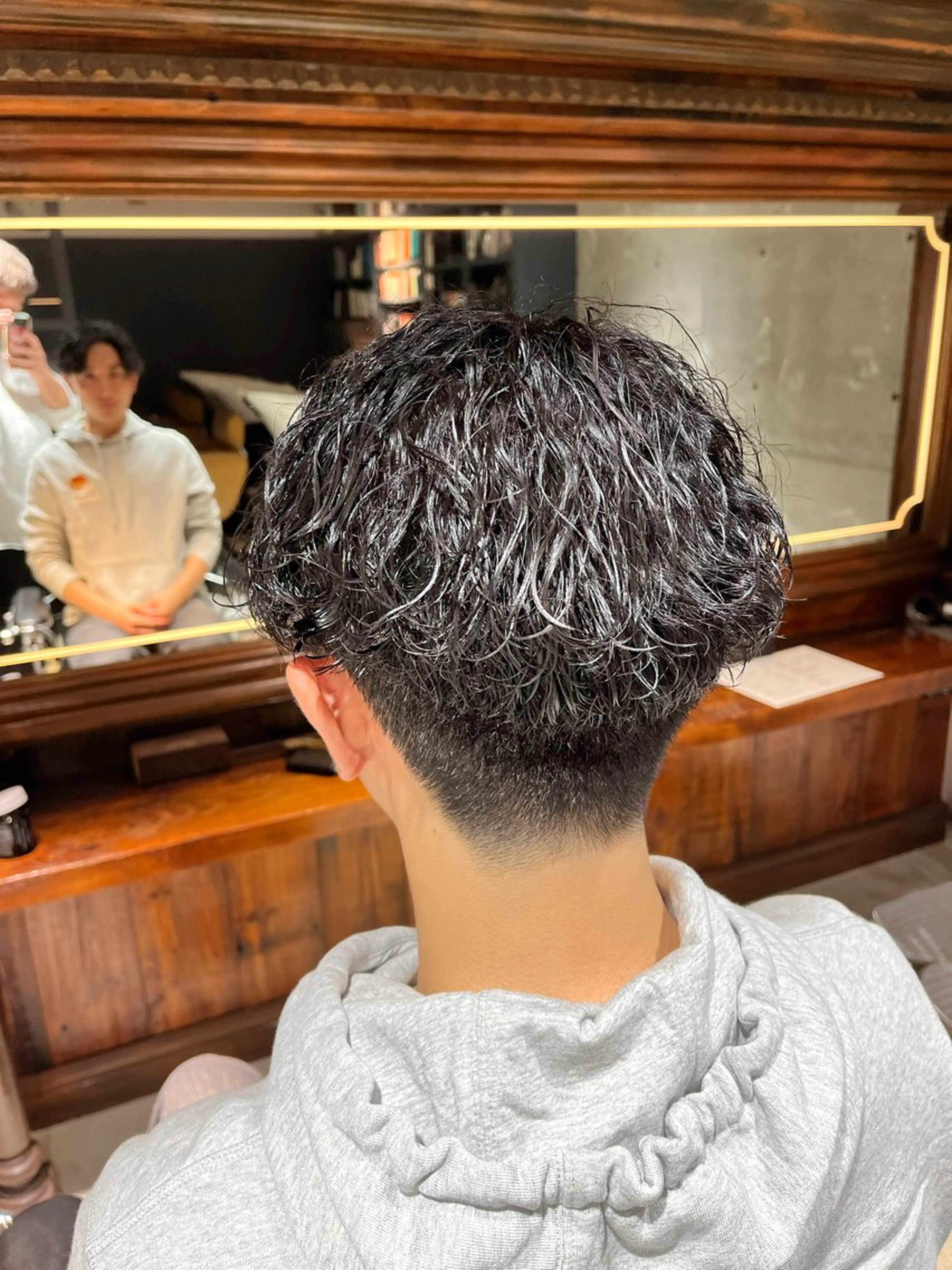 メンズ限定メニュー　カット＋ヘッドスパシャンプー＋パーマ　（波巻きやツイスト）などの追加料金なしの写真