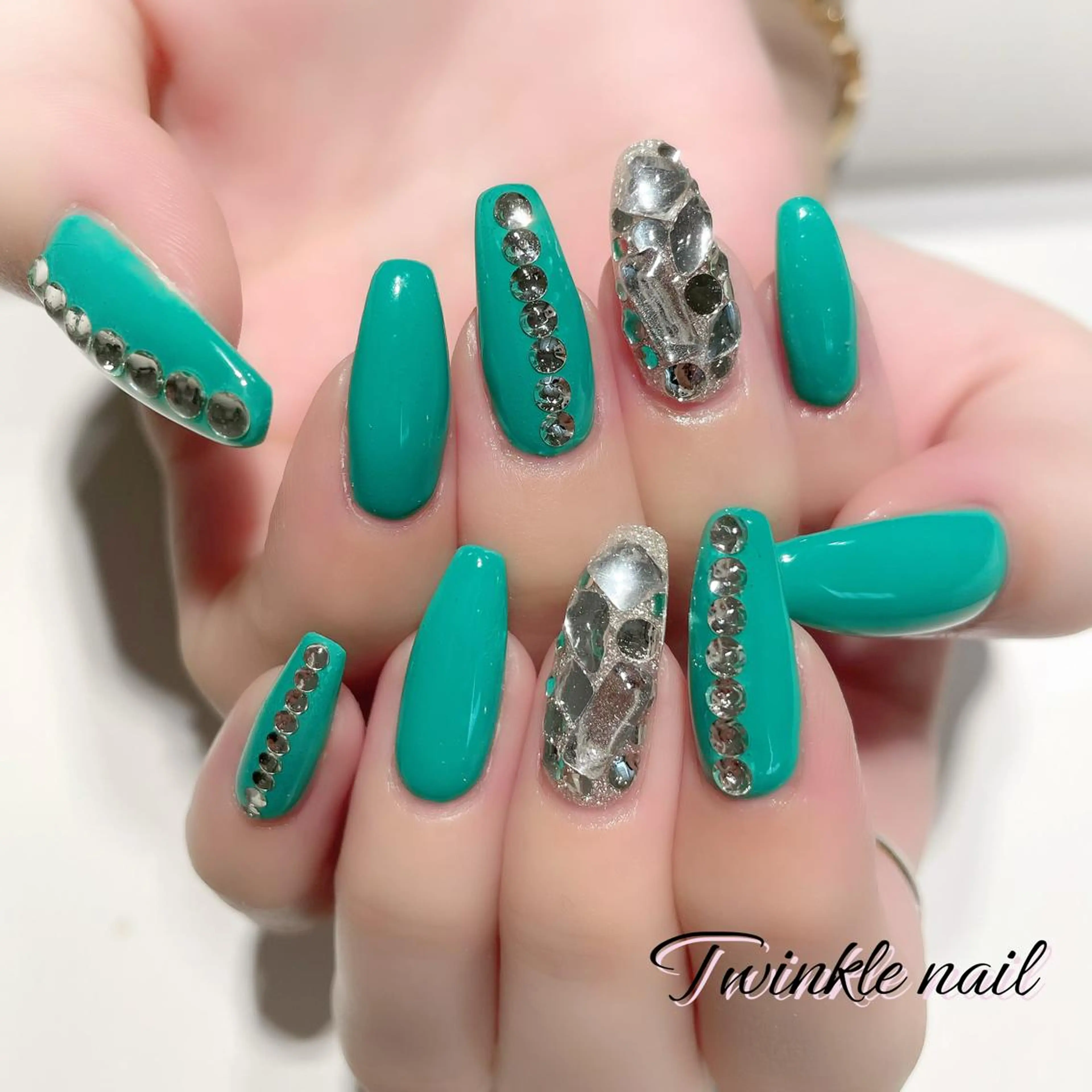 ネイル ハンドネイル 中井 綾香の眉毛・アイブロウイメージ