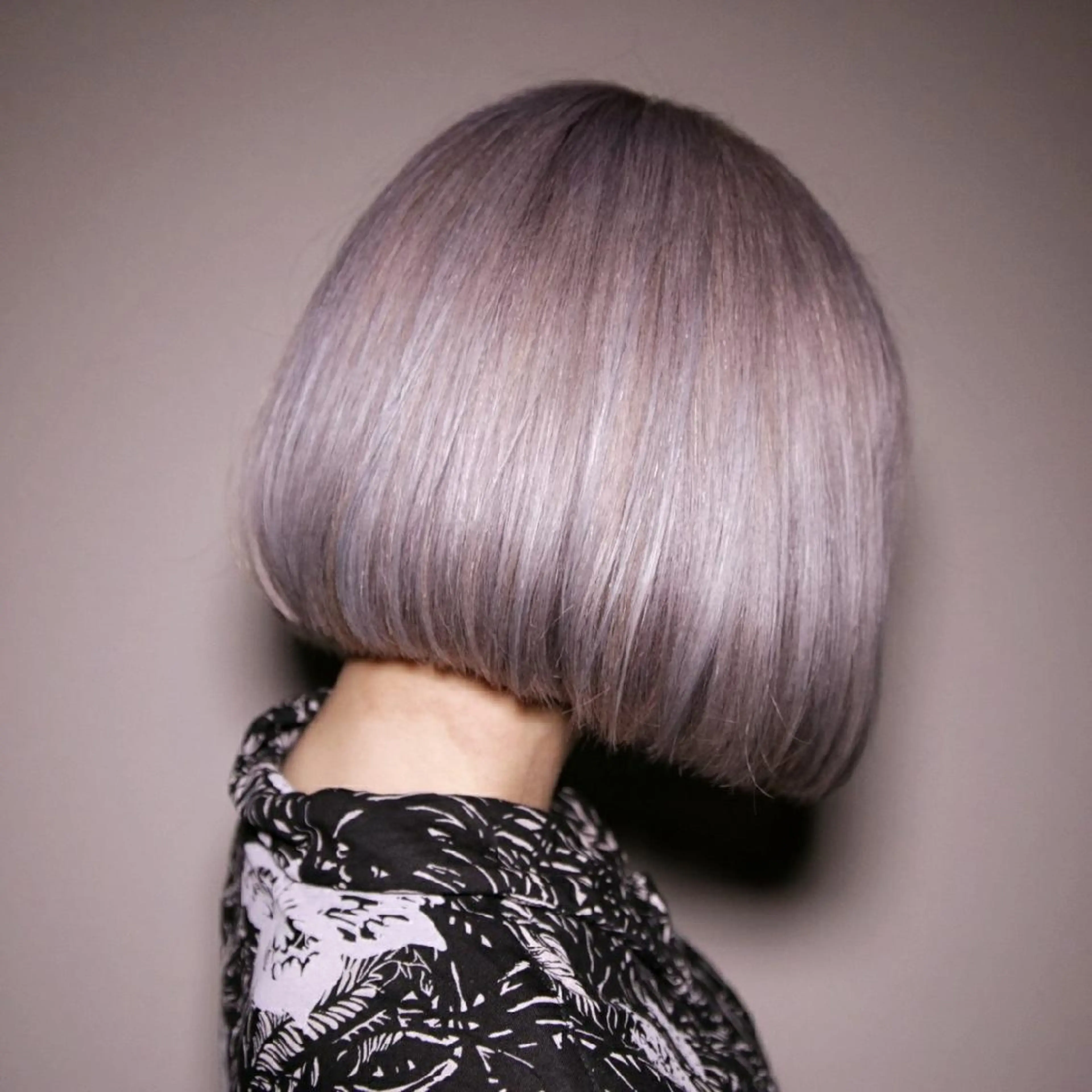 ショート カラー ブリーチ パープルカラー 艶髪✨ハイトーン ✨ホワイト✨北宗一郎のヘアスタイル