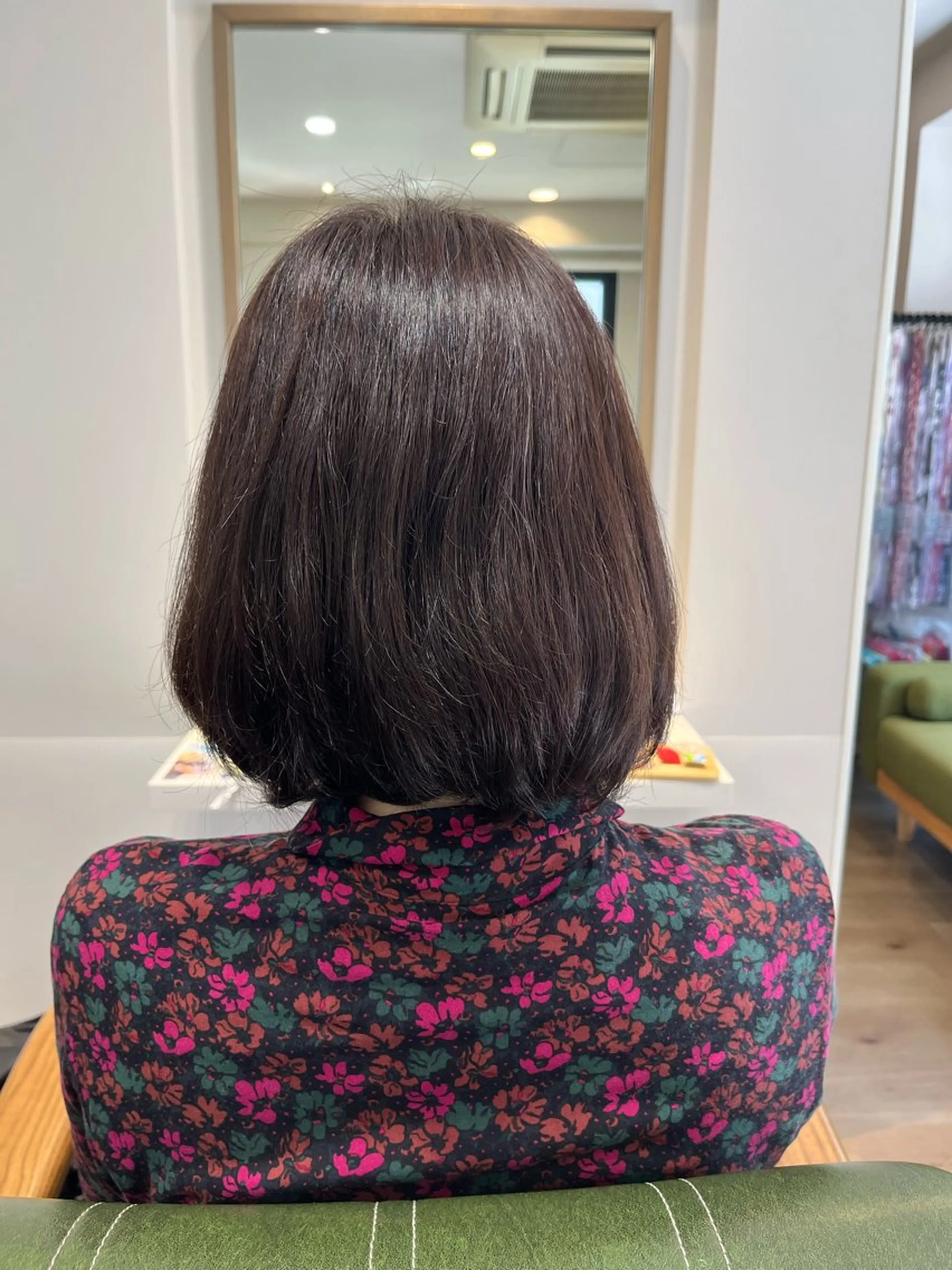 ミディアム 小鴨 美佳のヘアスタイル