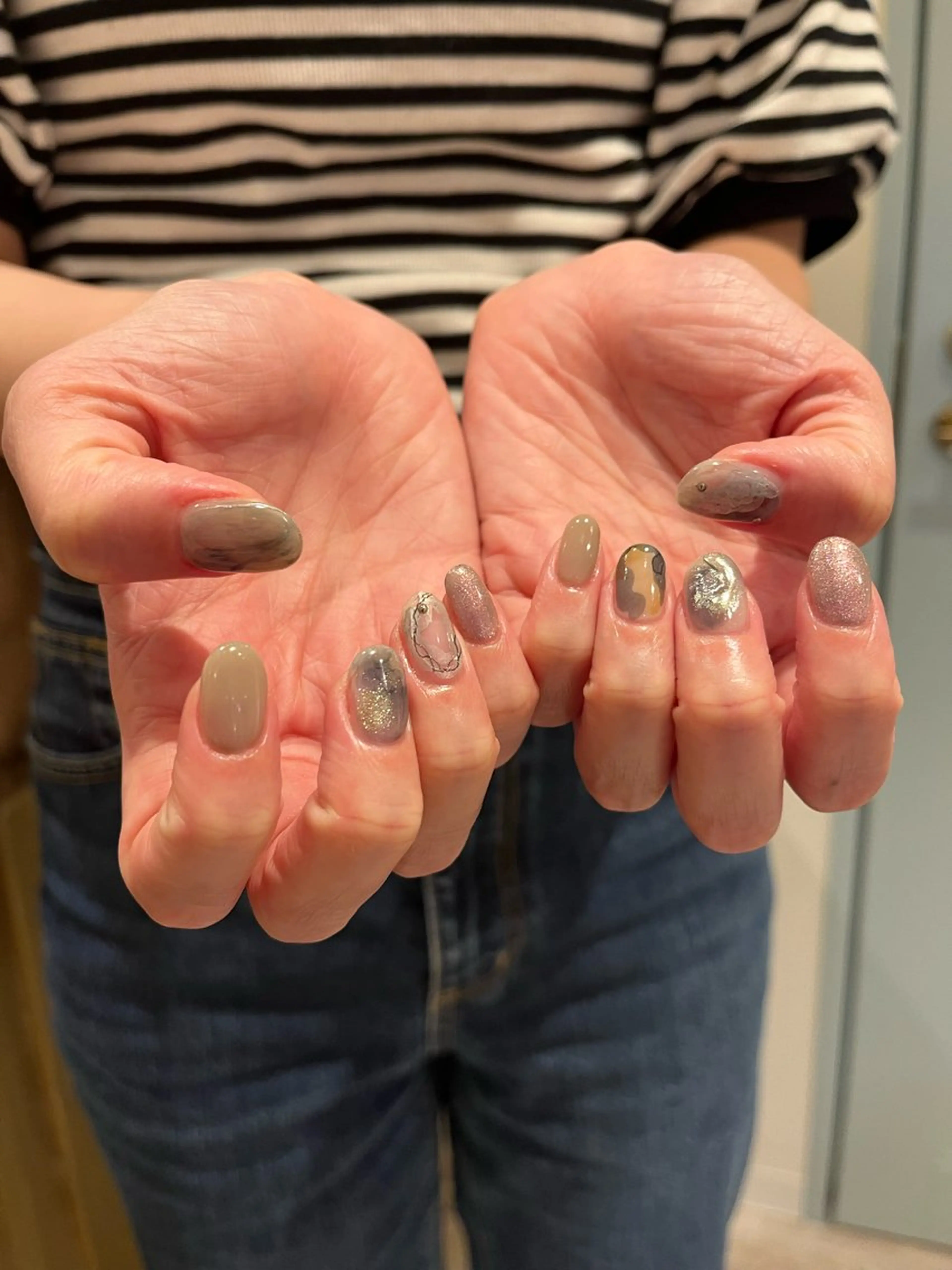 ネイル ハンドネイル une／YUKINA 🫧大人nuanceのネイルデザイン