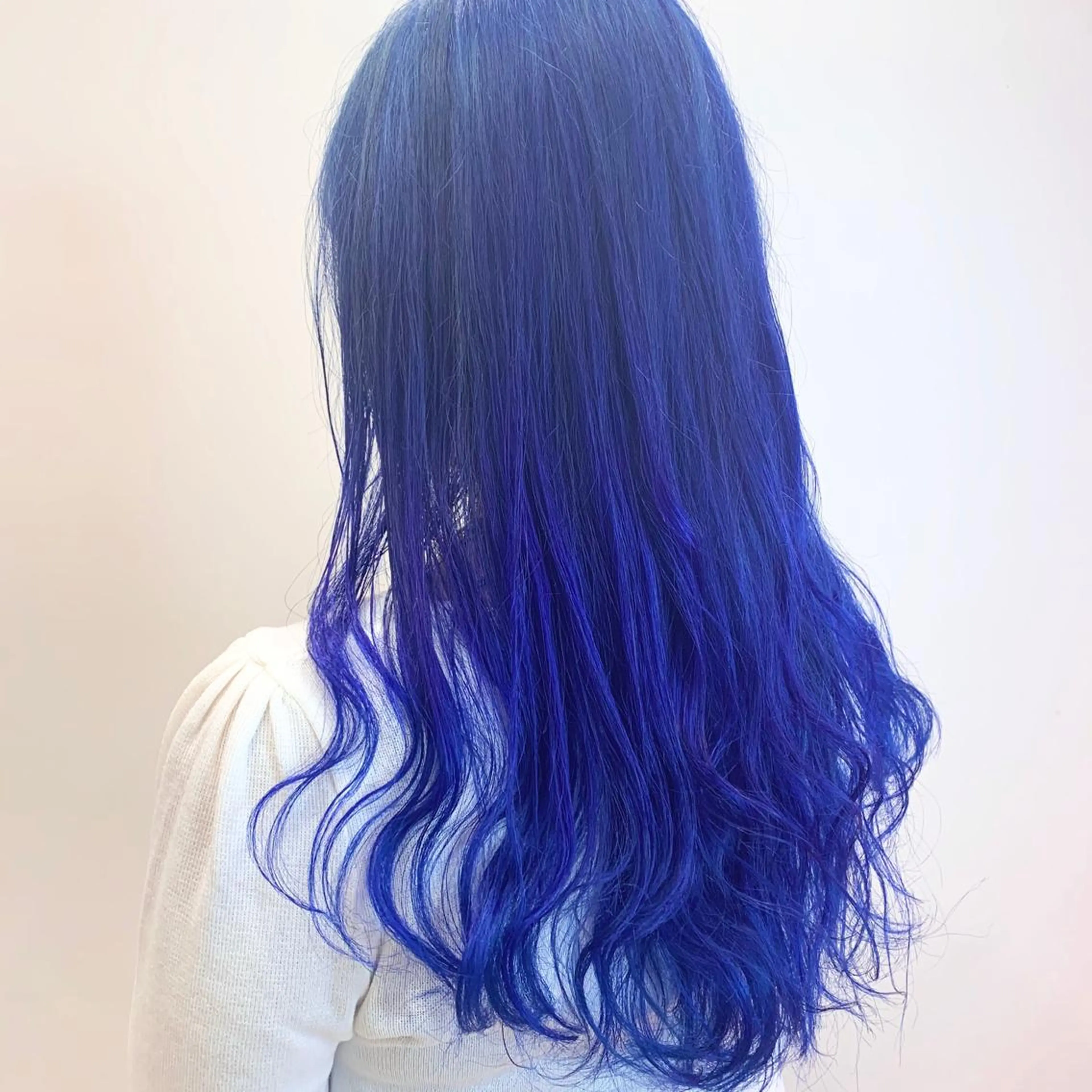 セミロング カラー ブリーチ ブルーカラー ハッシュカット レイヤー池袋のヘアスタイル