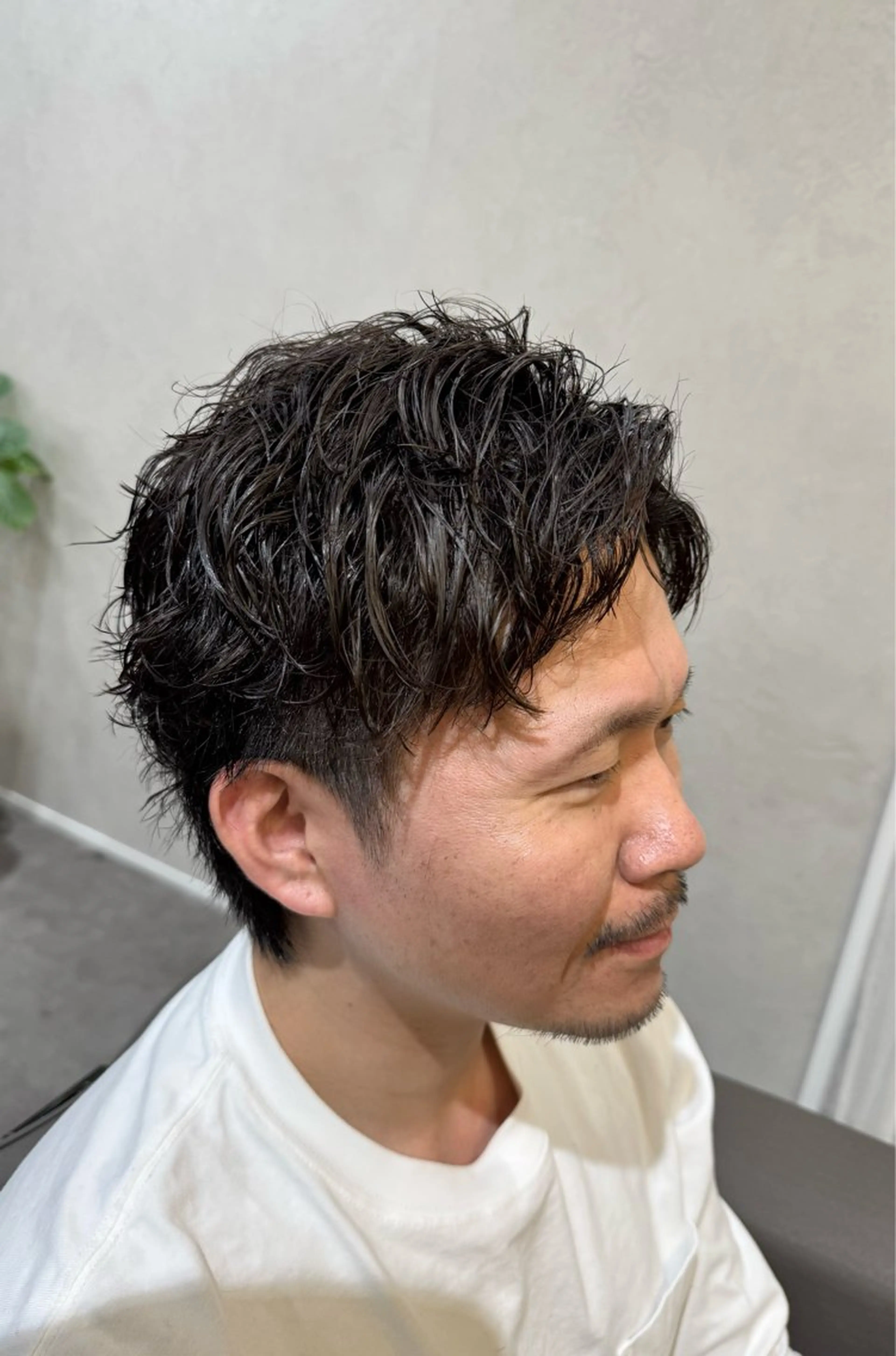 パーマ メンズ センターパート フェードカット メンズハイライト メンズハイトーン マッシュ カット パーマ Salon de Qualia(サロンドクオリア)所属・ハイトーン/外国人風 カラー/メンズパーマのヘアスタイル