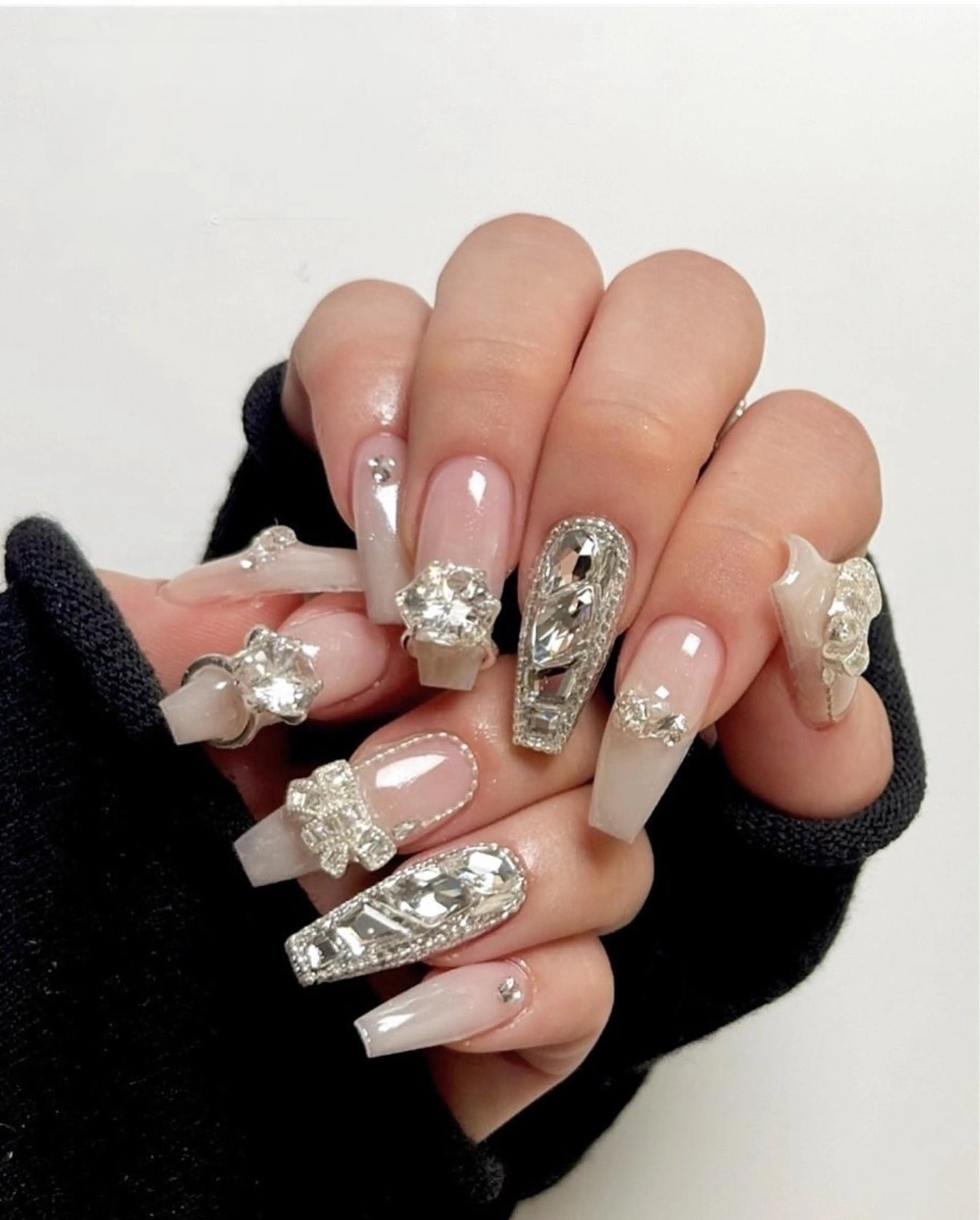 ネイル フレンチネイル キラキラネイル マグネットネイル ミラーネイル ニュアンスネイル Tira Nailのネイルデザイン