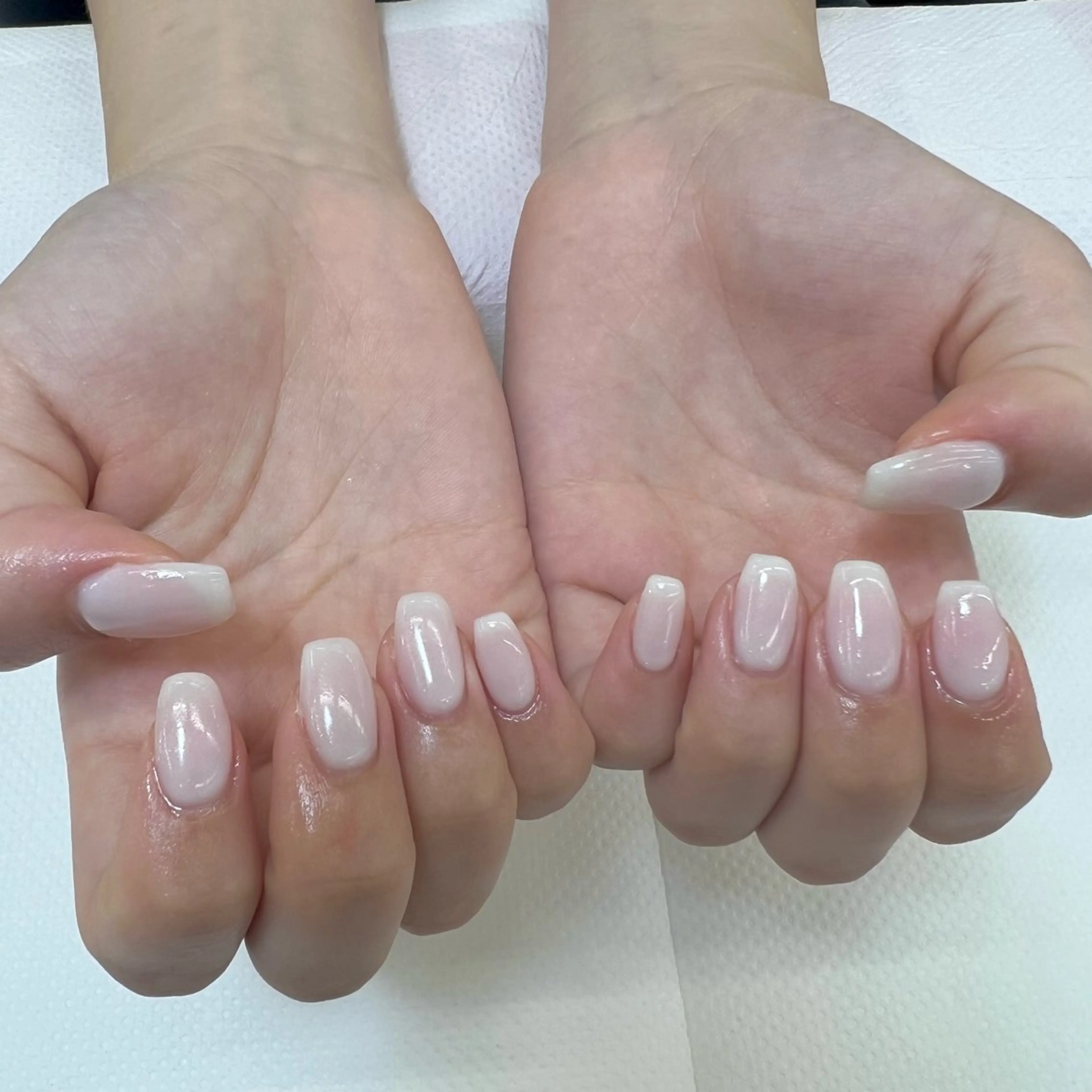 ネイル ラメ(グリッター) ワンカラーネイル ホワイト 【MAXKELLY】 KOBIKI🐾のネイルデザイン