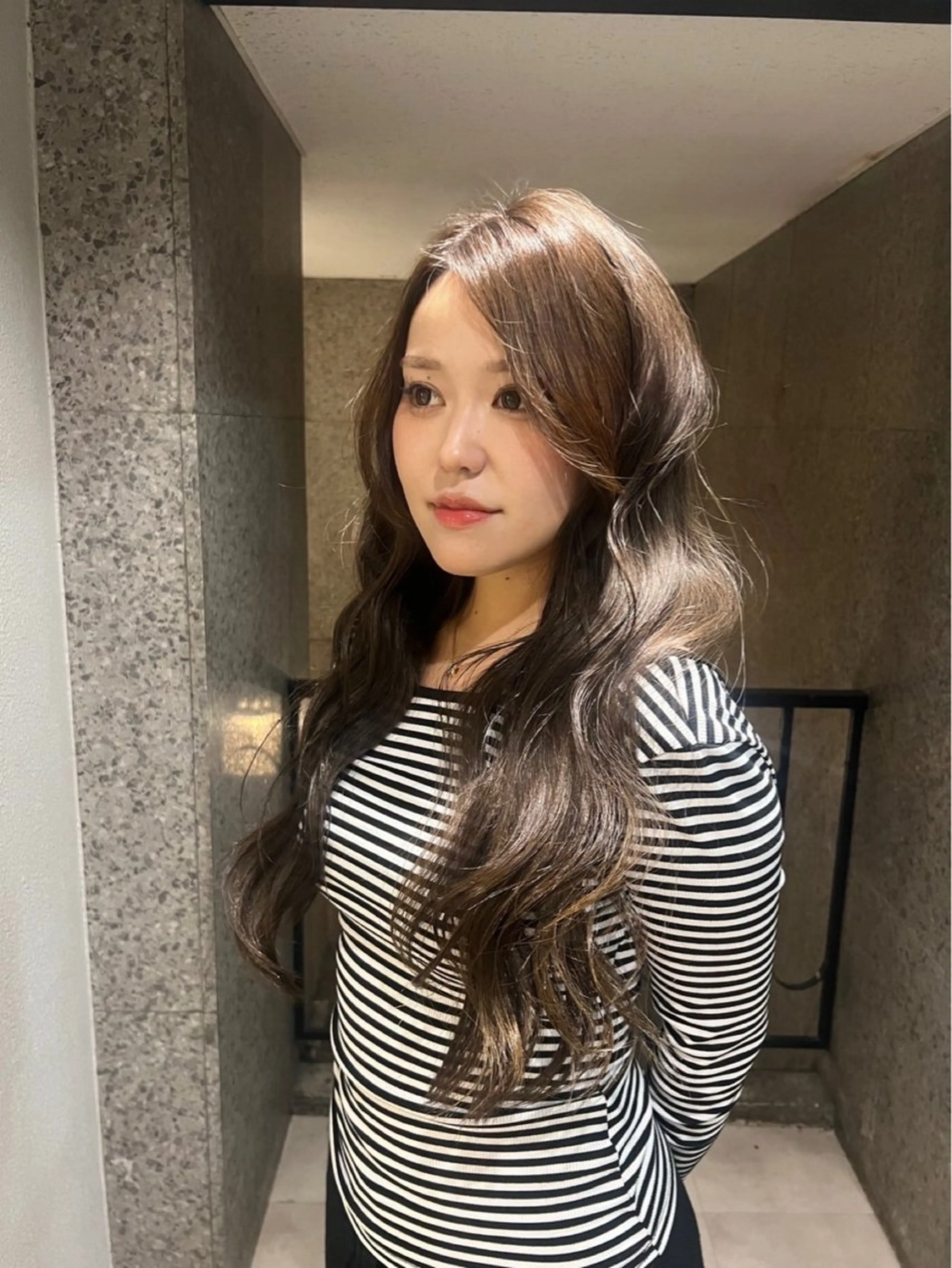 ロング カラー アッシュ ベージュカラー ブリーチ 透明感カラー ブリーチなしカラー クレビアヘアーアンドエステ(CreBiA-hair&esthe-)所属・塚本 希来のヘアスタイル