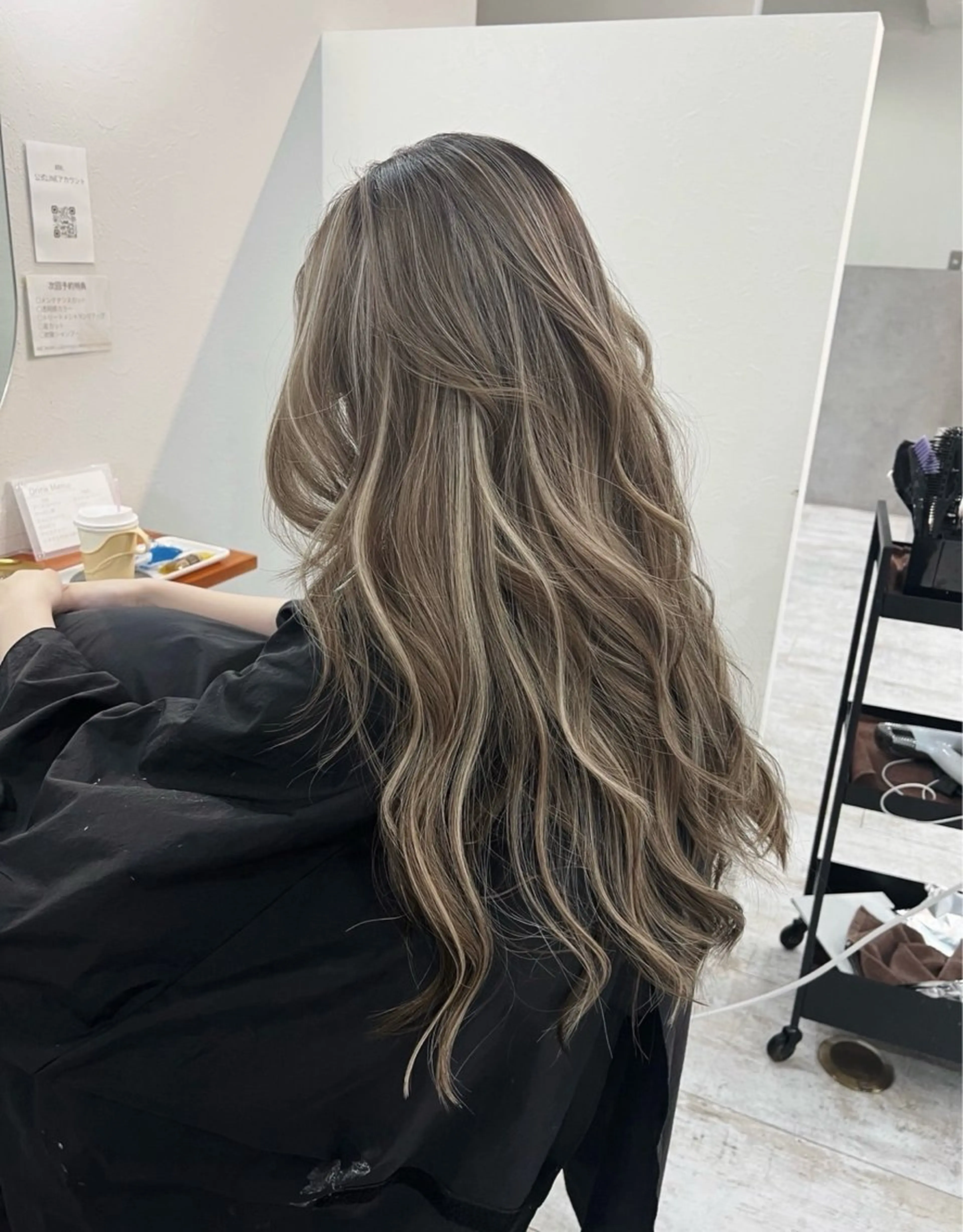 ロング カラー グレージュ ハイライトカラー ハイライト ヘアカラー トリートメント ROBIN所属・指名数No.1 /NAOYAのヘアスタイル