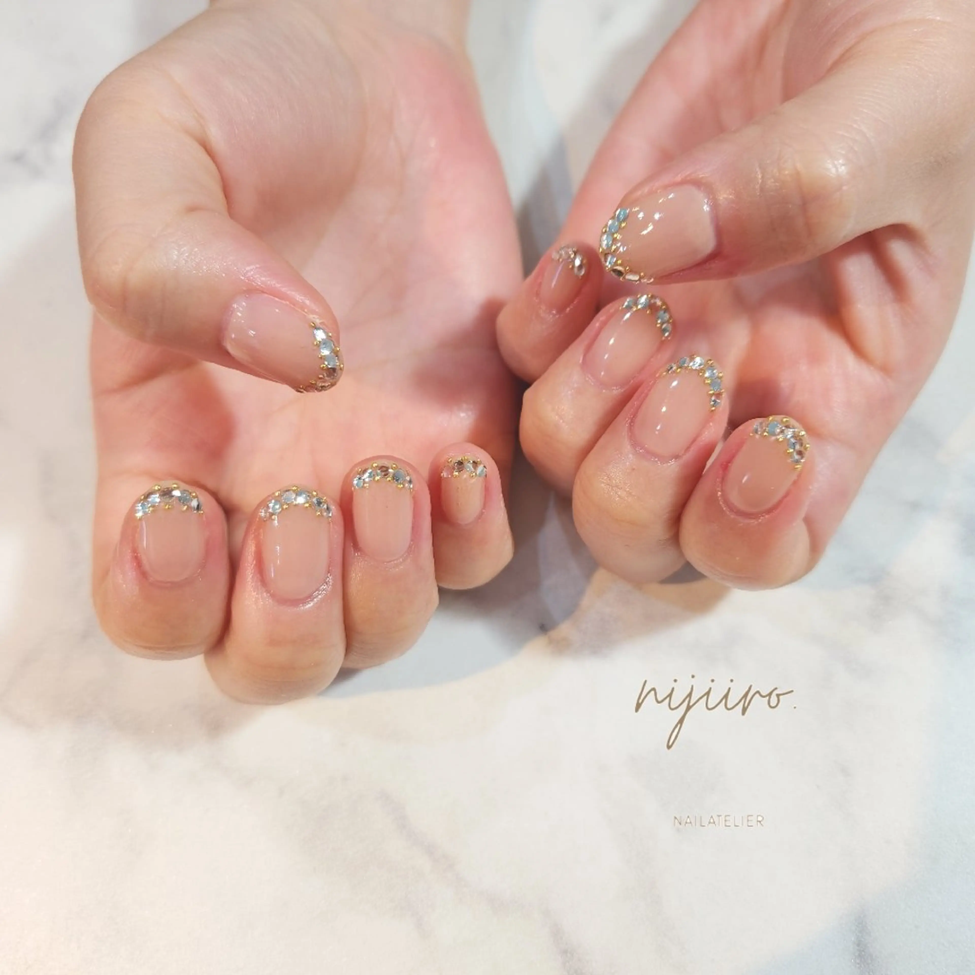 ネイル フレンチネイル ストーンネイル ハンドネイル nailatelier nijiiro.所属・nijiiro🌈 サトウのネイルデザイン