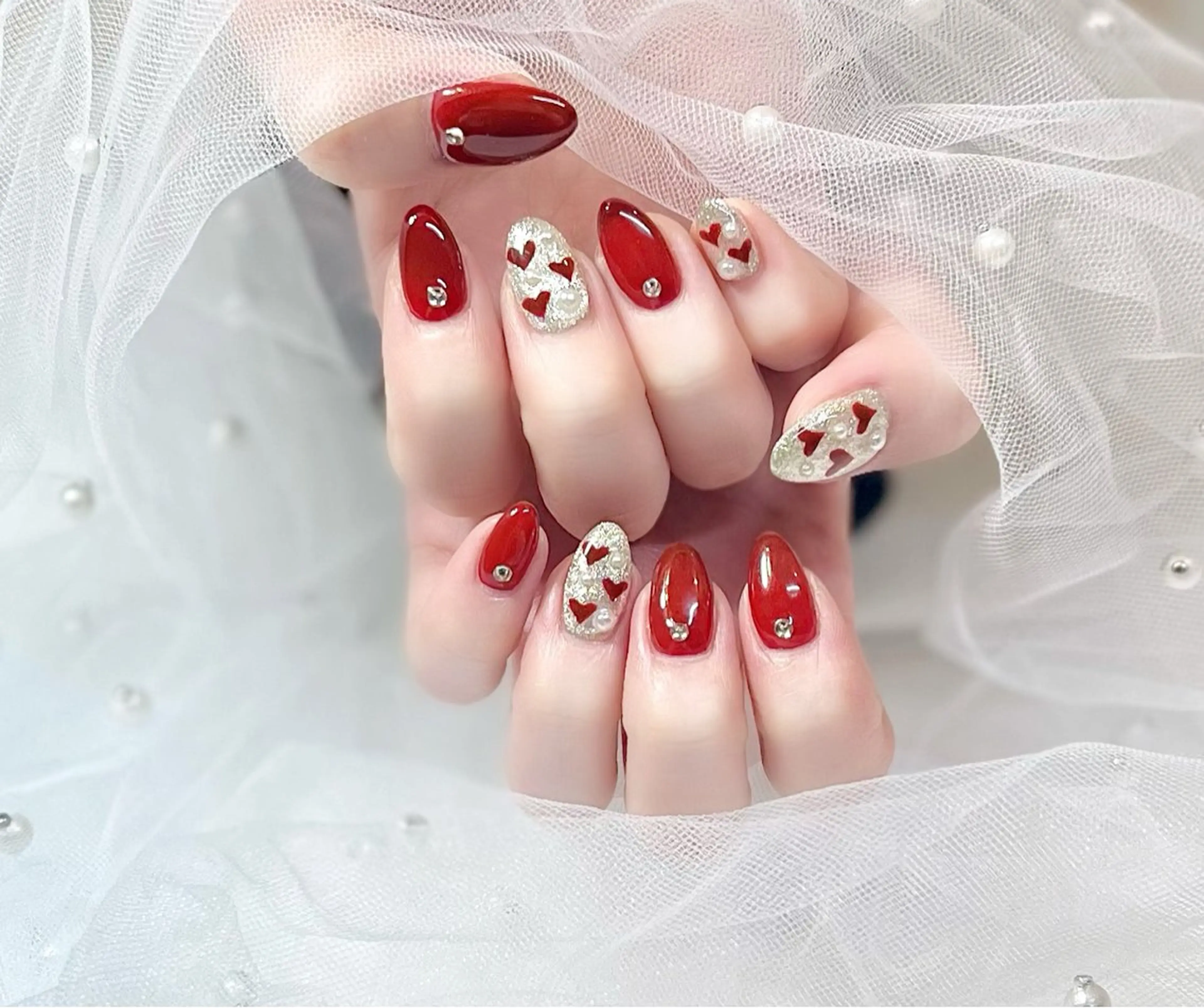 ネイル ハート ワンカラーネイル 赤色 バレンタイン Chat　noir所属・【chatnoir】 MIYUのネイルデザイン