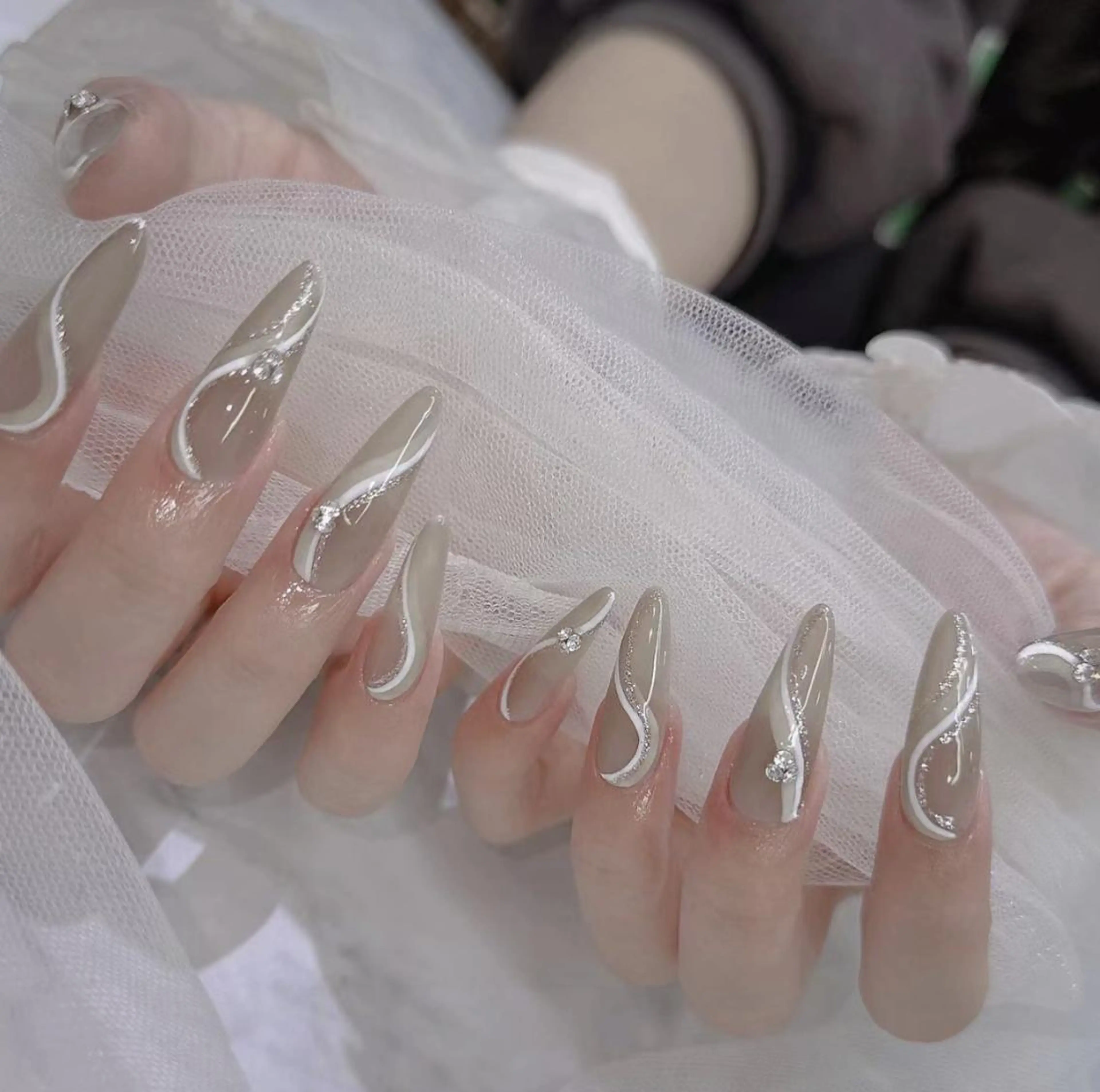 ネイル アートネイル 長さ出し ネイルチップ Queens みなみのネイルデザイン