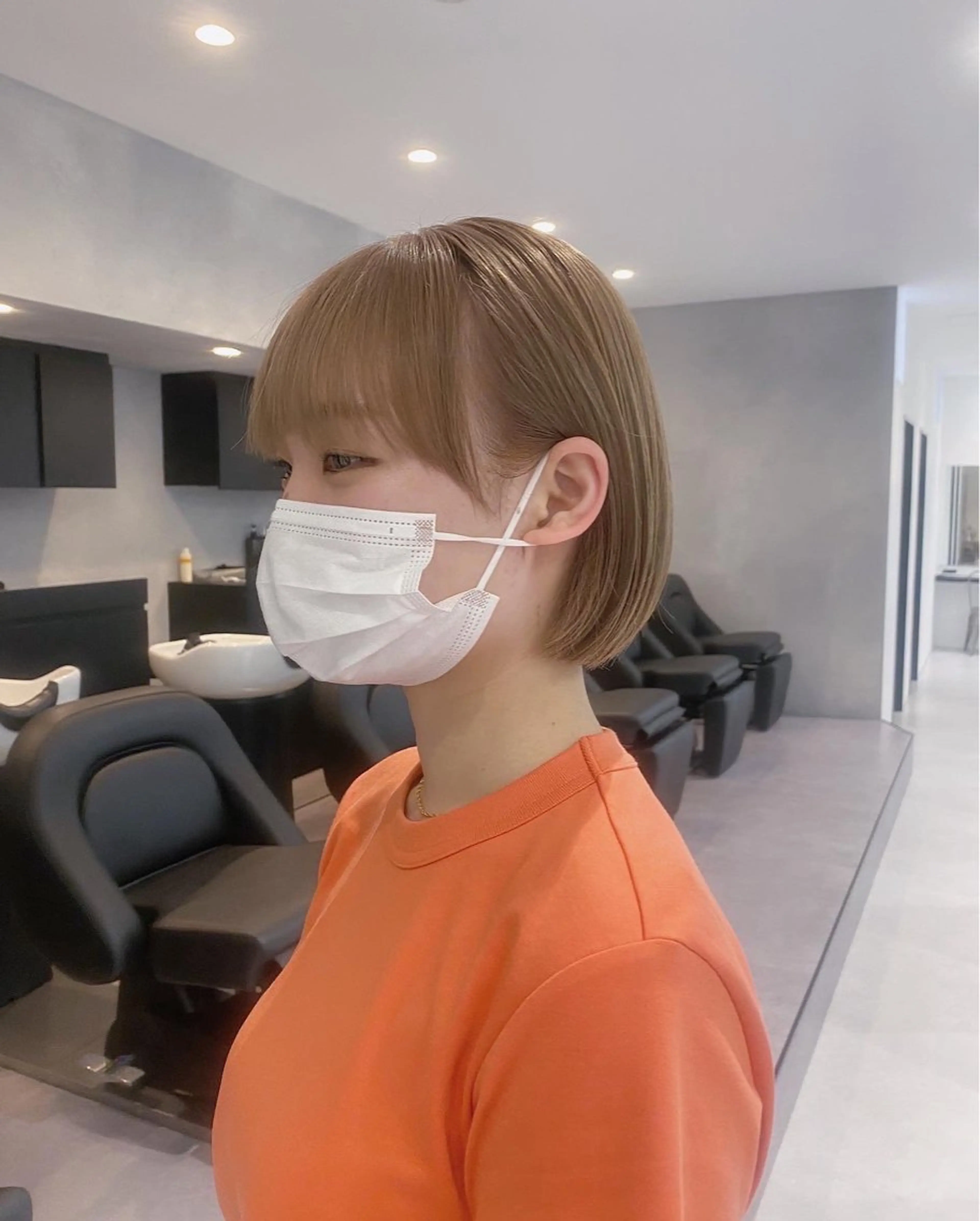 ショート カラー ベージュカラー ミルクティーベージュ ボブ カット ヘアカラー トリートメント 鈴木/ミルクティー/ ブリーチ/ボブ/のヘアスタイル