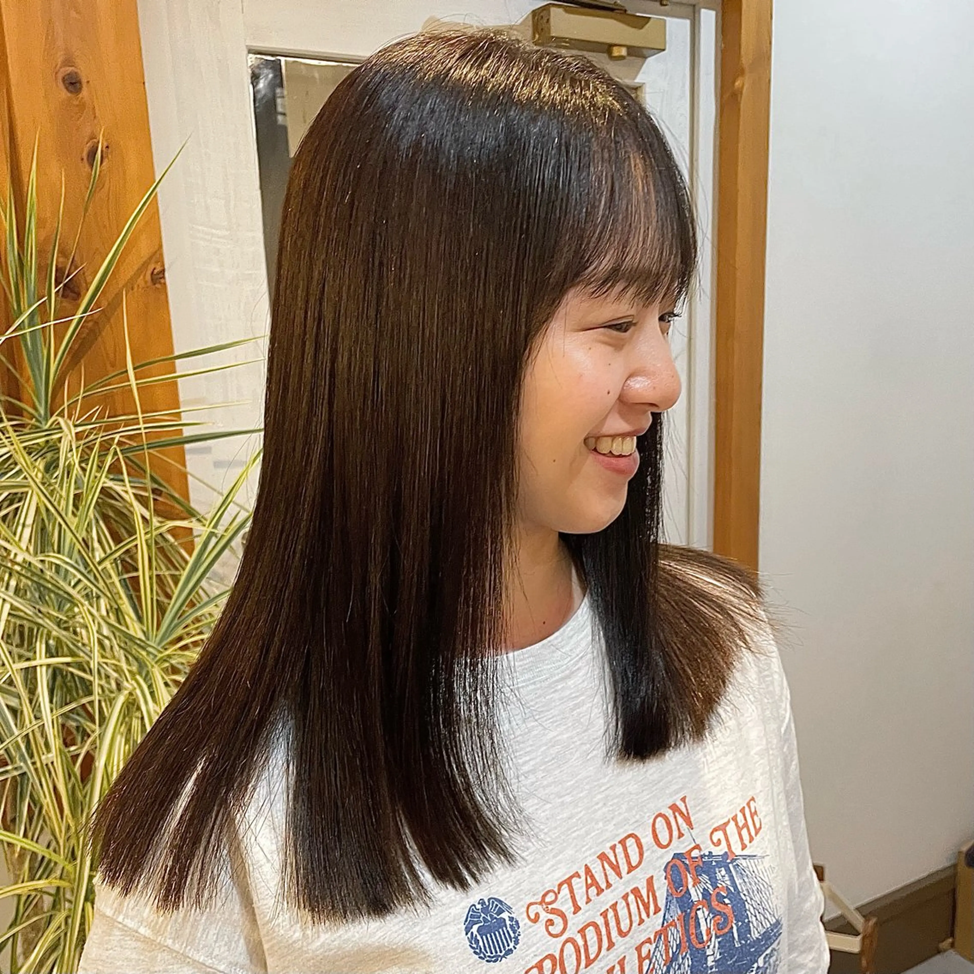 セミロング カラー アディクシーカラー グレージュ FRANK所属・こいけ みきののヘアスタイル