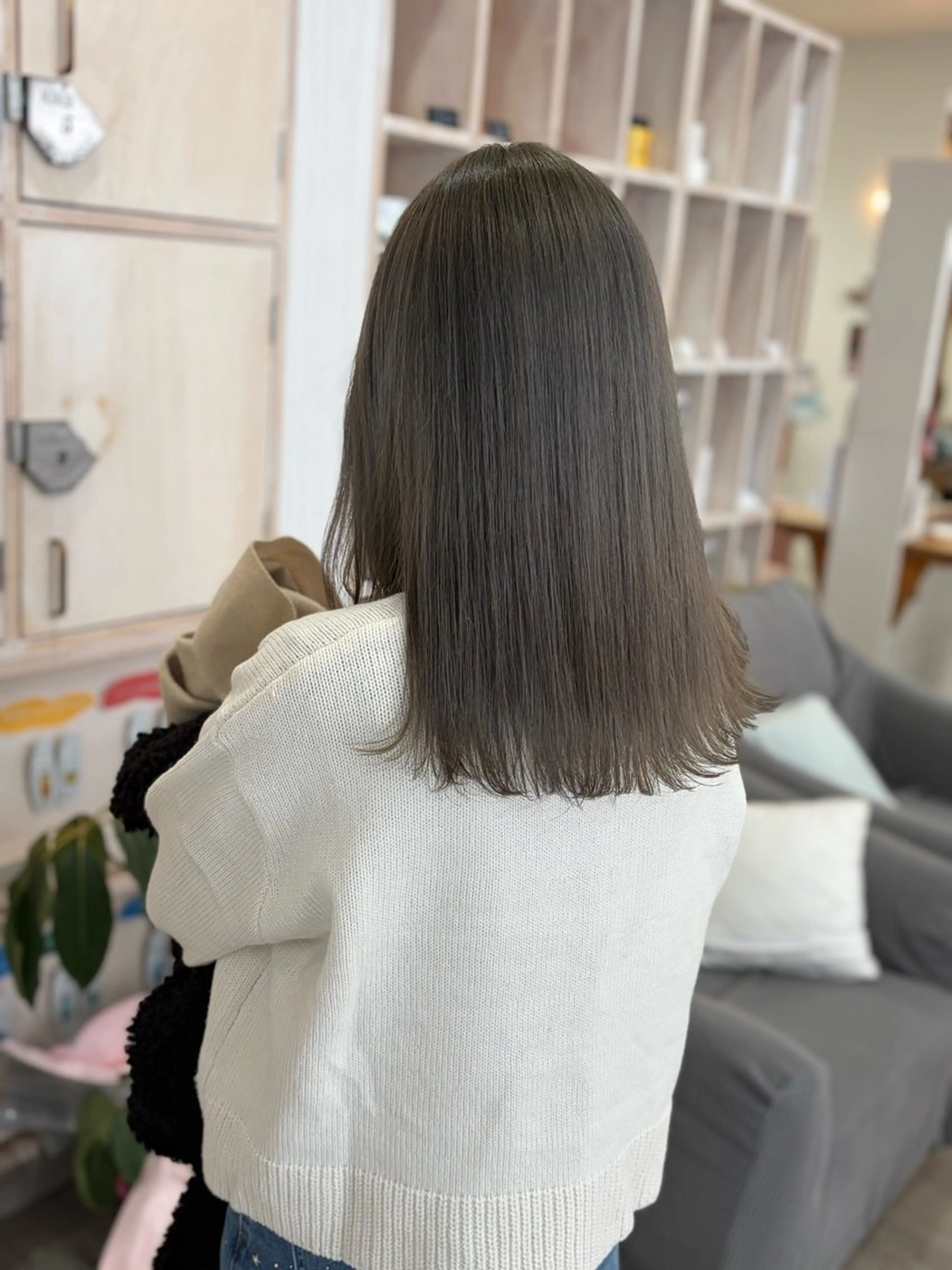 カラー 透明感カラー グレージュ オリーブグレージュ オリーブグレー ヘアカラー elf所属・ozaki konohaのヘアスタイル