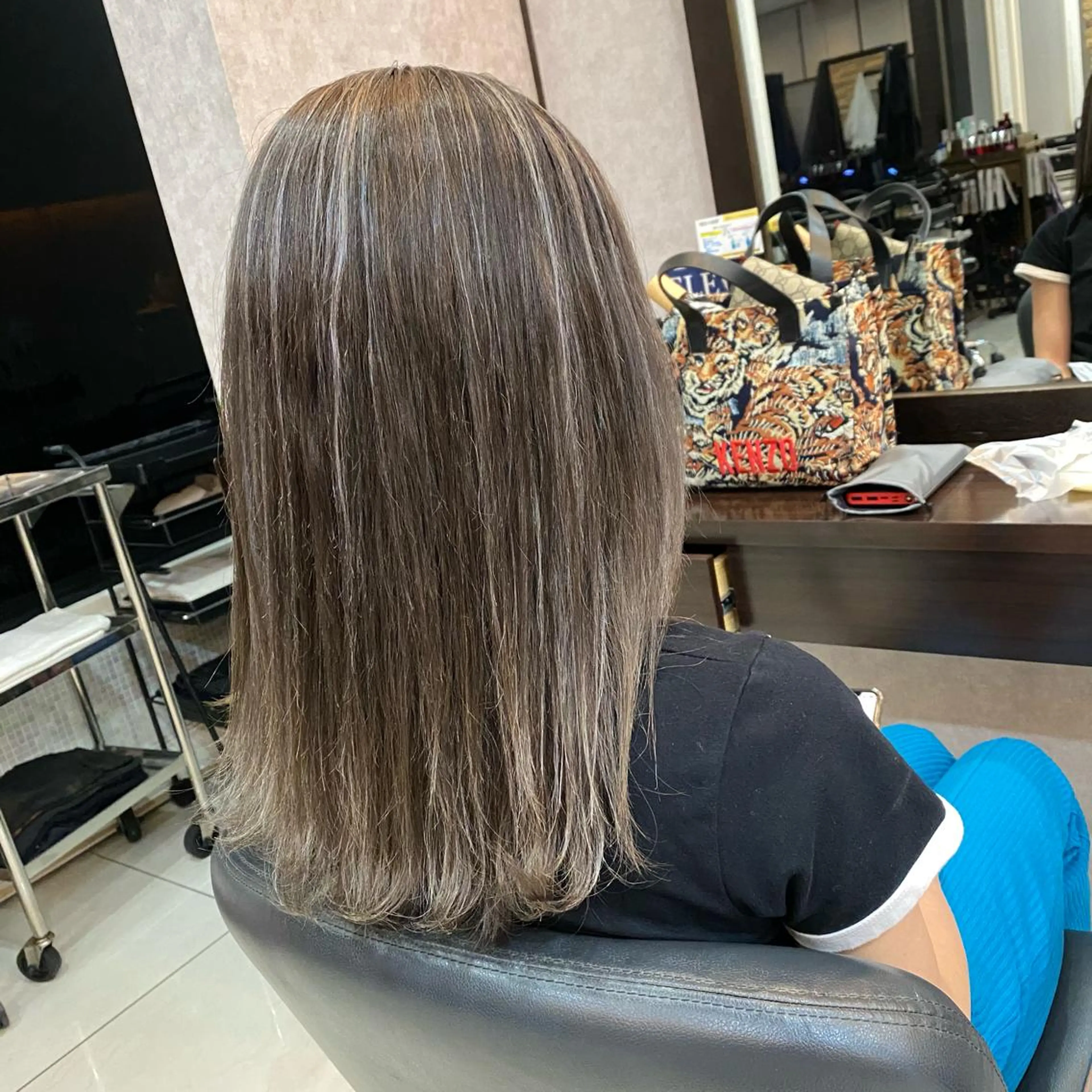 セミロング 福岡縮毛矯正✨️ ストレート 向井和輝のヘアスタイル