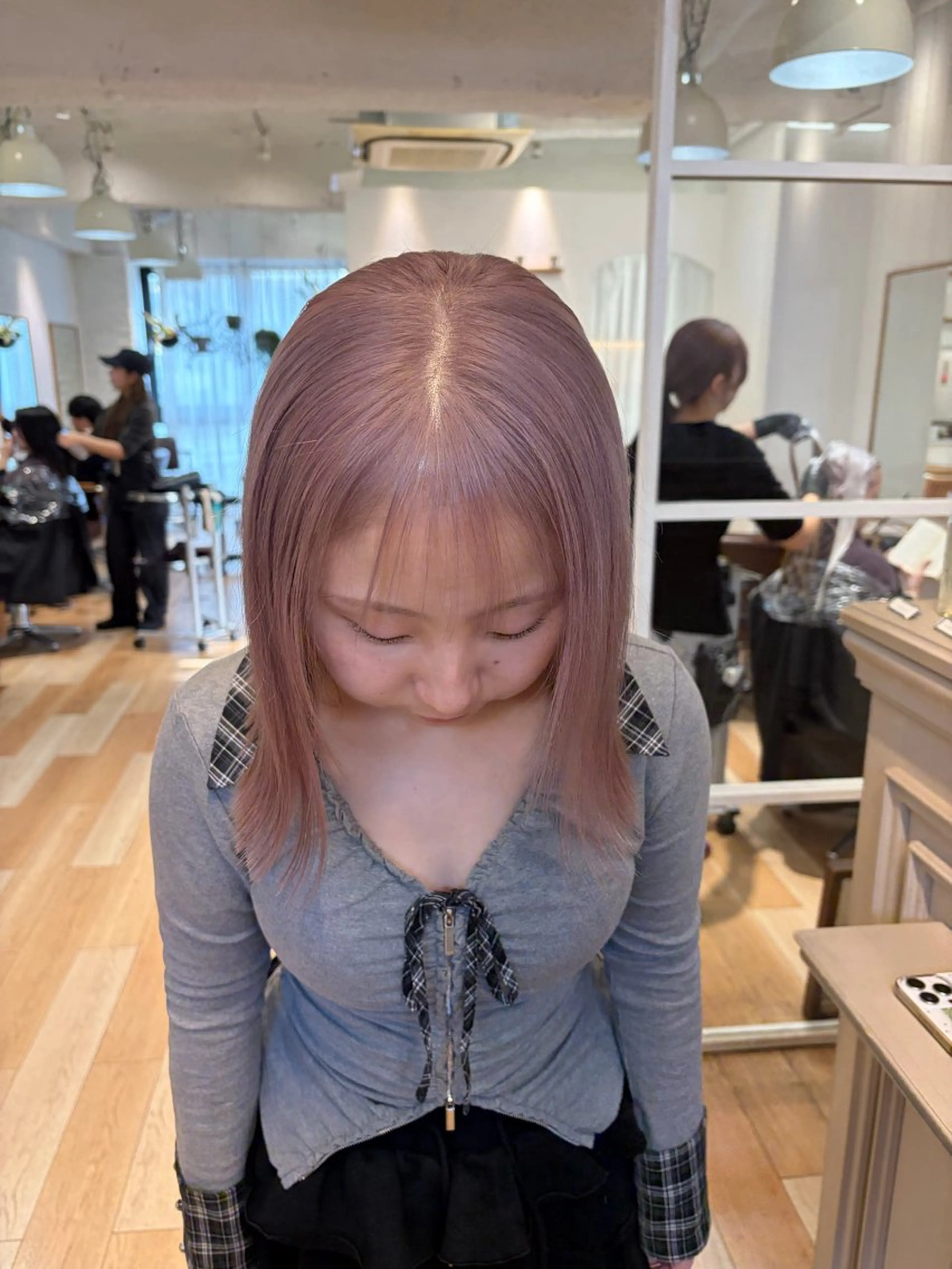 ショート カラー ミルクティー× グレージュMOMOのヘアスタイル