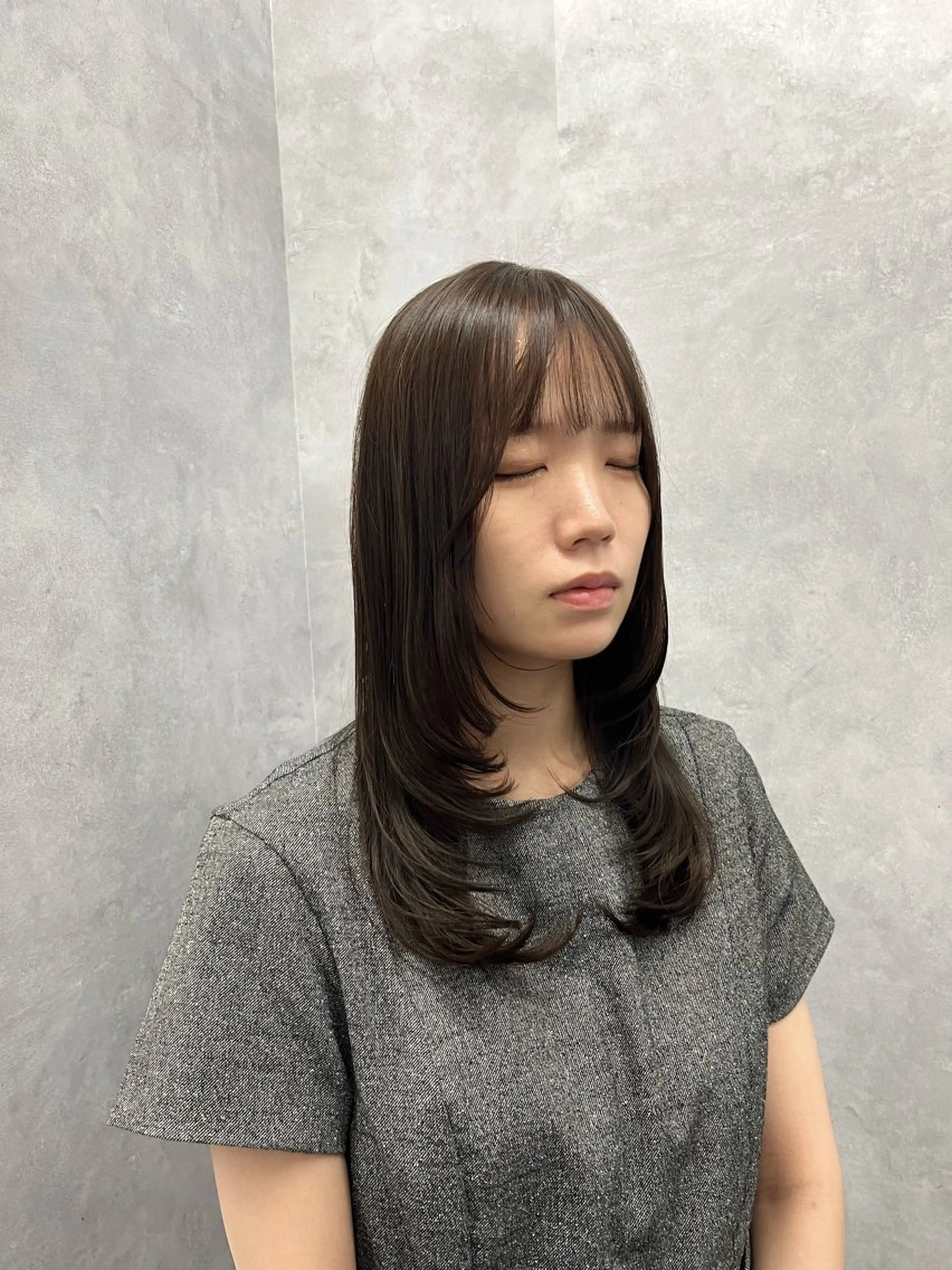 セミロング カラー グレージュ レイヤーカット カット ヘアカラー トリートメント yuri🌼 NUMBER 天王寺のヘアスタイル