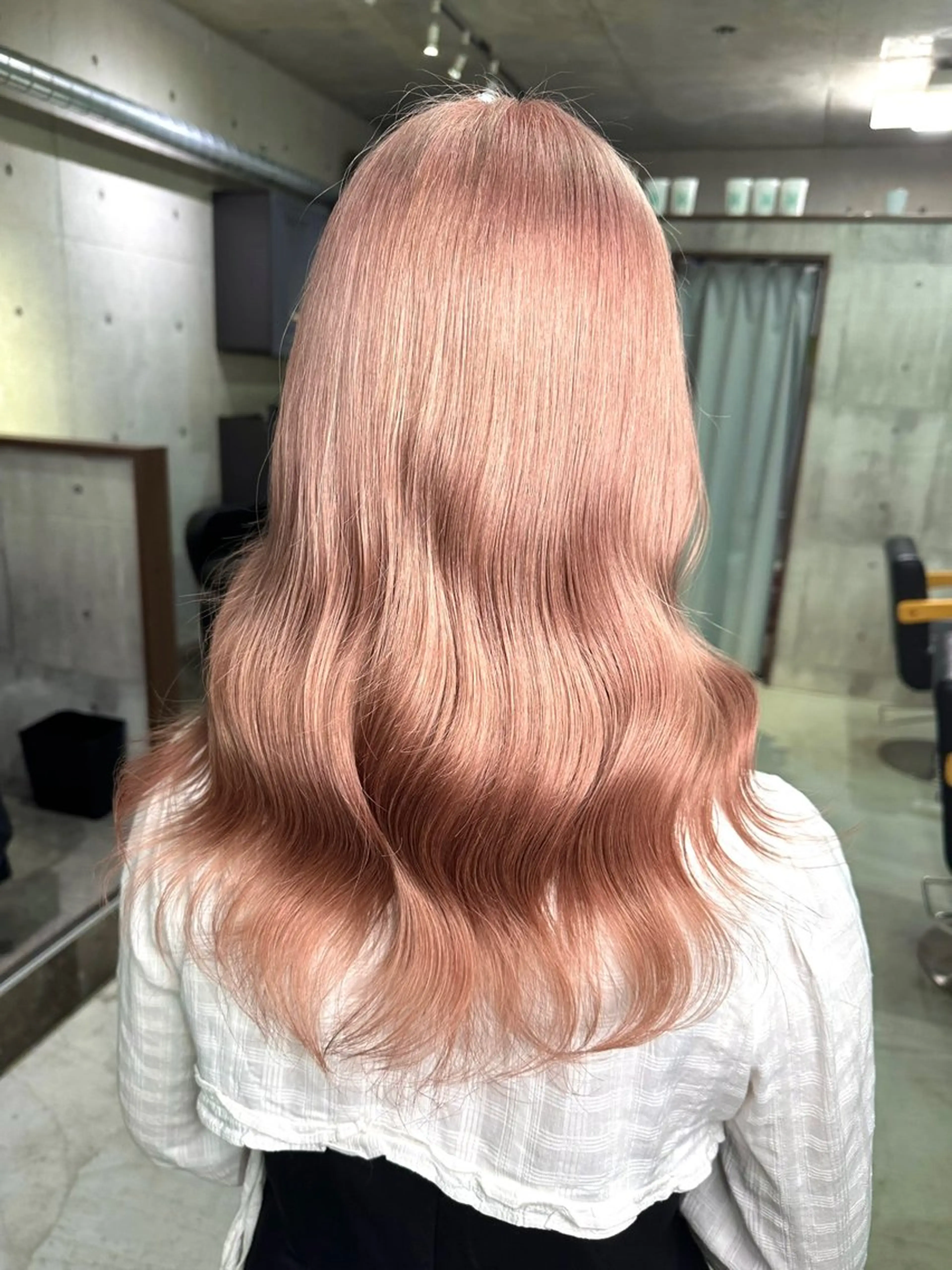 セミロング カラー ベージュカラー ハイトーンカラー ピンクカラー ヘアカラー トリートメント 名古屋のピンク好き かずくん🦩のヘアスタイル