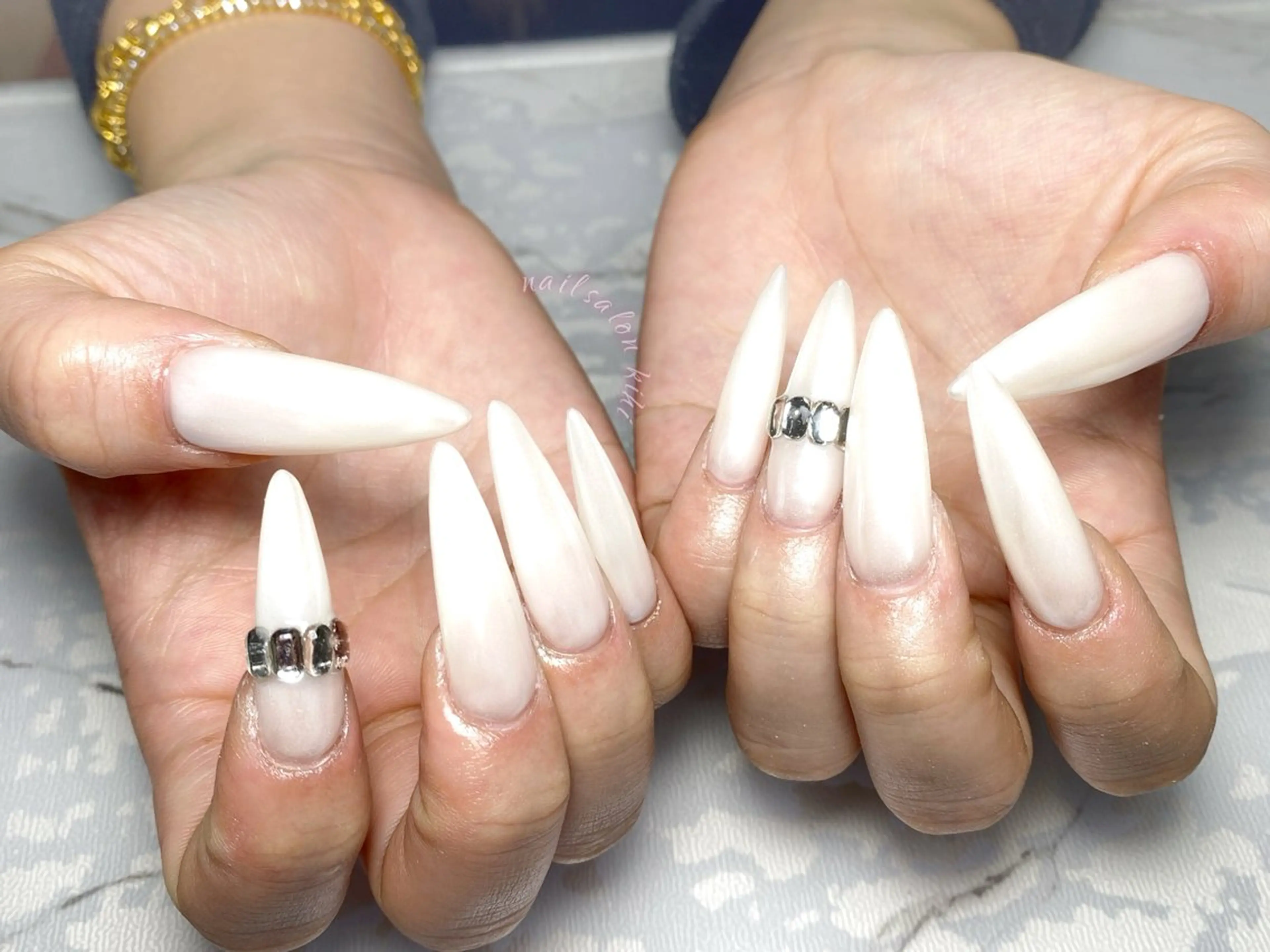 ネイル アートネイル フレンチネイル ジェルネイル グラデーション 韓国ネイル ハンドネイル さくら💮💮 【オフ無料】のネイルデザイン