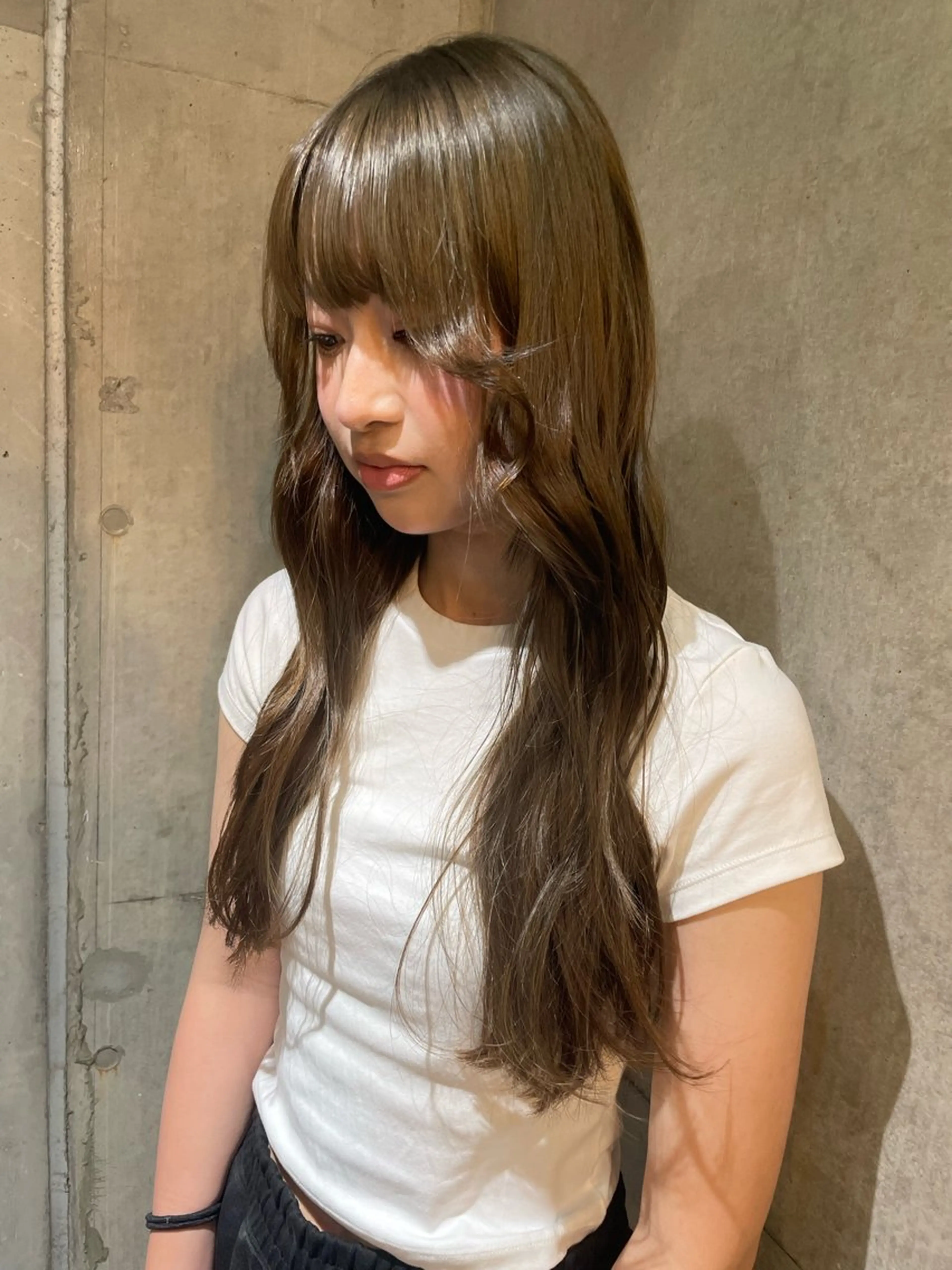 ロング カラー ベージュカラー ブリーチ ダブルカラー オリーブベージュ 南堀江/mowen/ サワモトガクのヘアスタイル