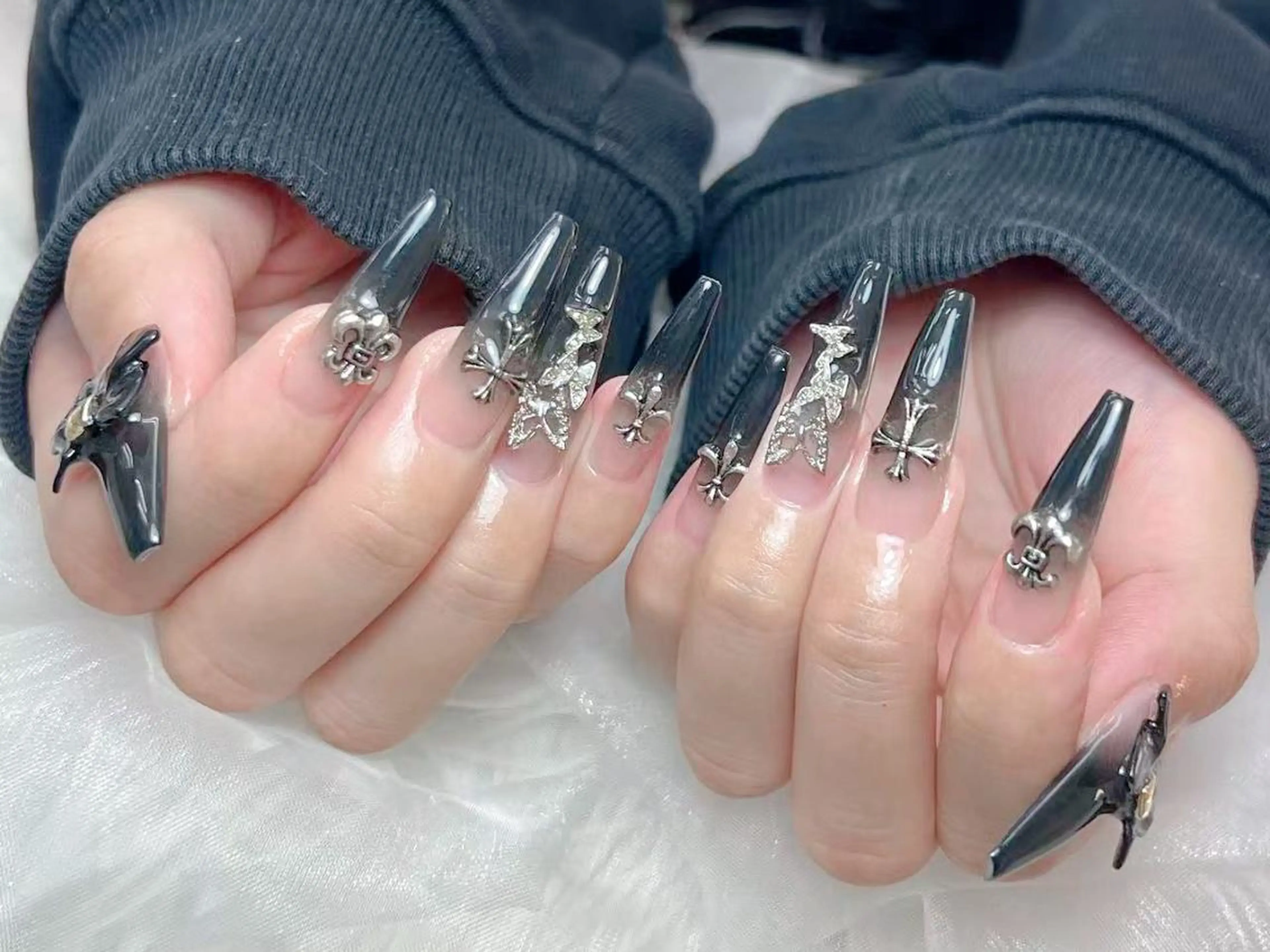 メンズ ネイル メンズ韓国風 アートネイル フレンチネイル ジェルネイル キラキラネイル Bloom kabukiのネイルデザイン