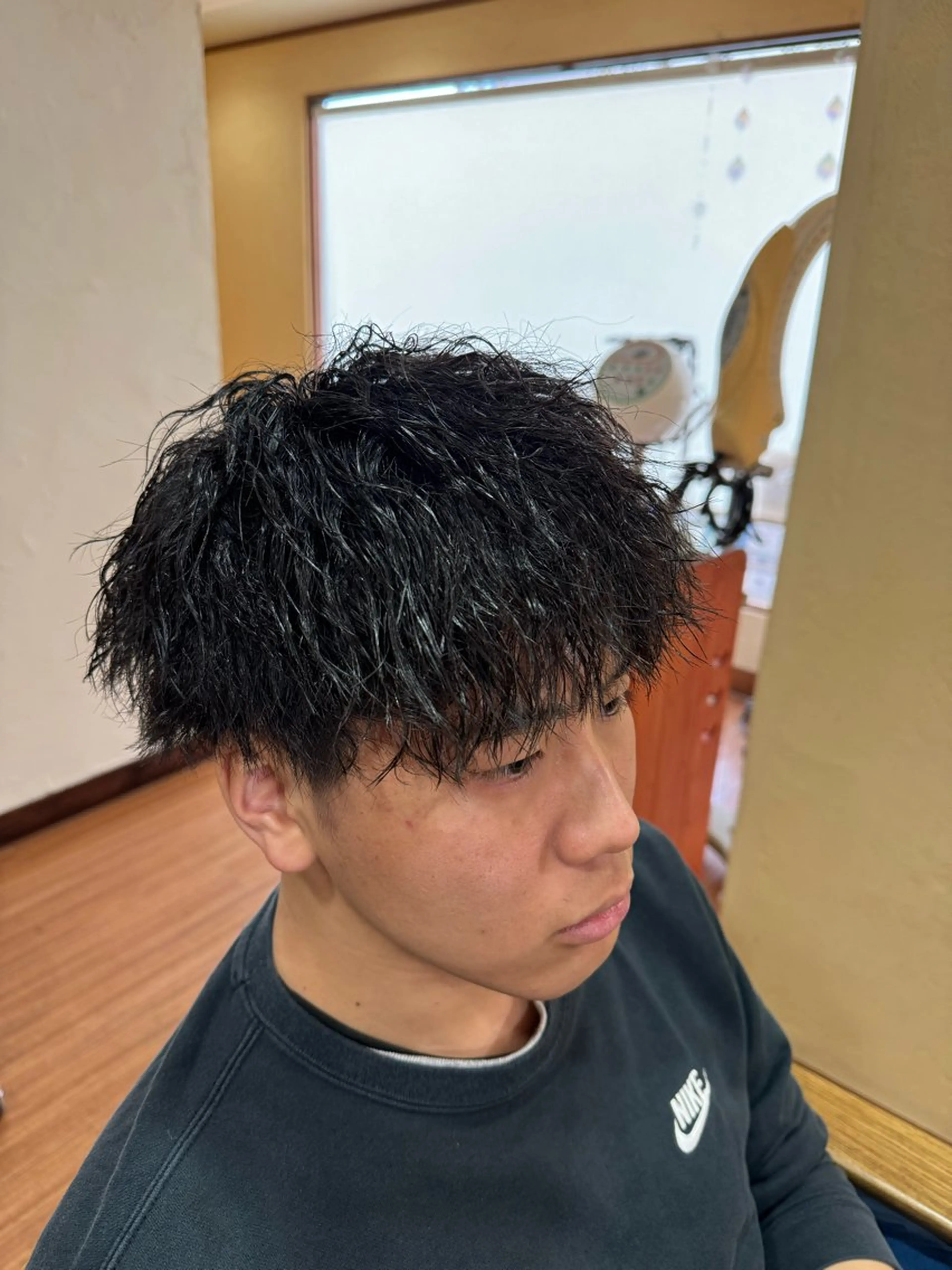 ショート パーマ メンズ メンズパーマ ツイストスパイラルパーマ スパイラルパーマ カット パーマ 坂井 琉生のヘアスタイル