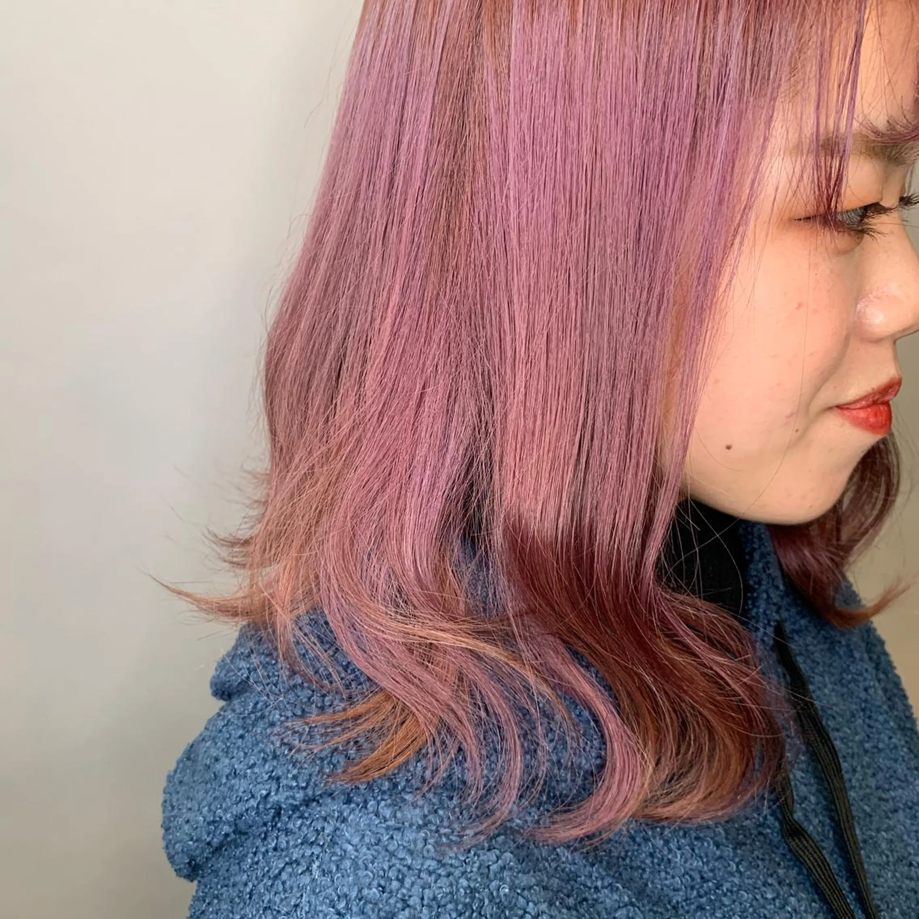 ミディアム カラー ウスイ ハルカのヘアスタイル