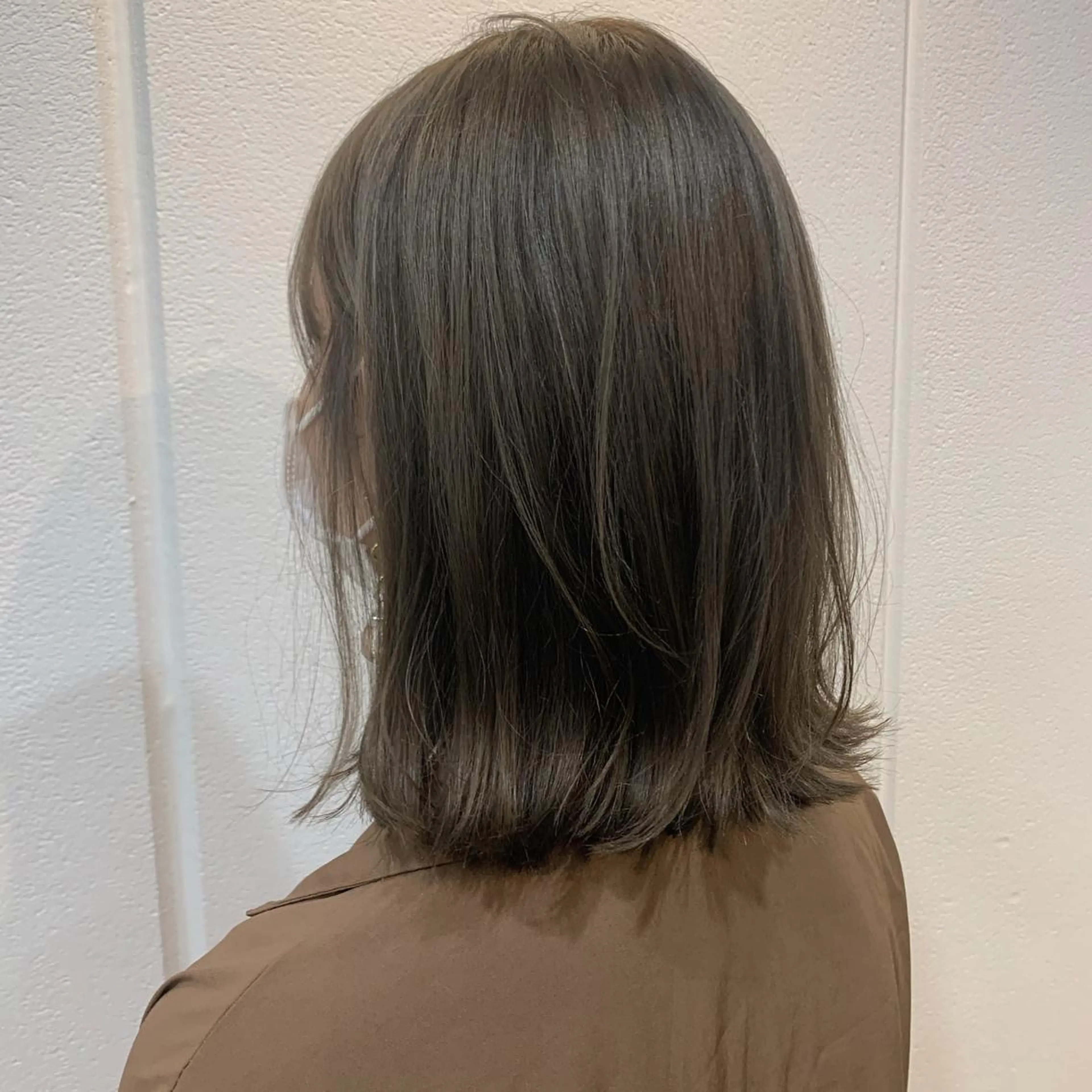 ミディアム カラー グレージュ オリーブグレージュ オリーブグレー Lolonois梅田 /Okazaki:)のヘアスタイル