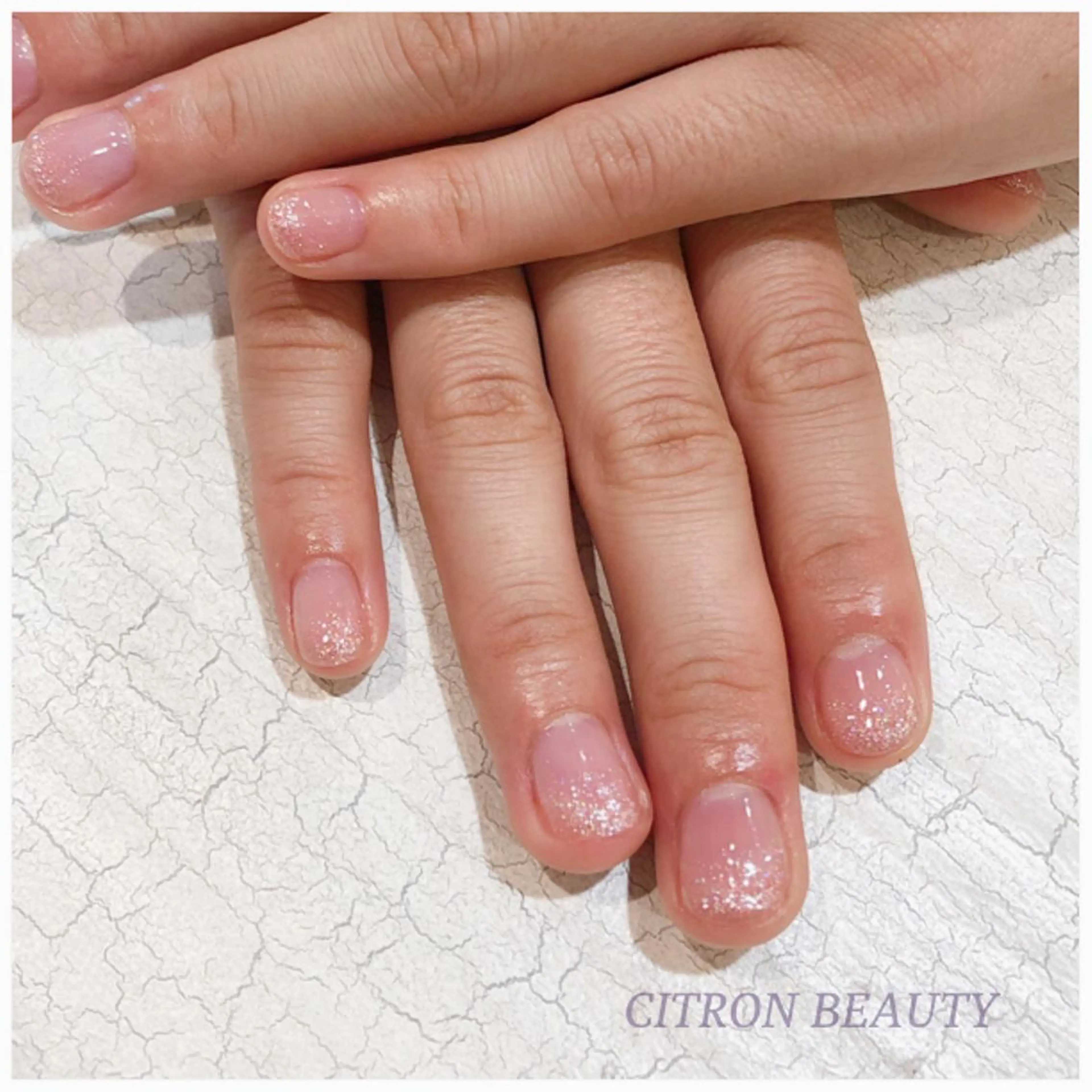 ネイル グラデーション ラメ(グリッター) ラメグラデーション ピンク CITRON NAIL💅練習生のネイルデザイン