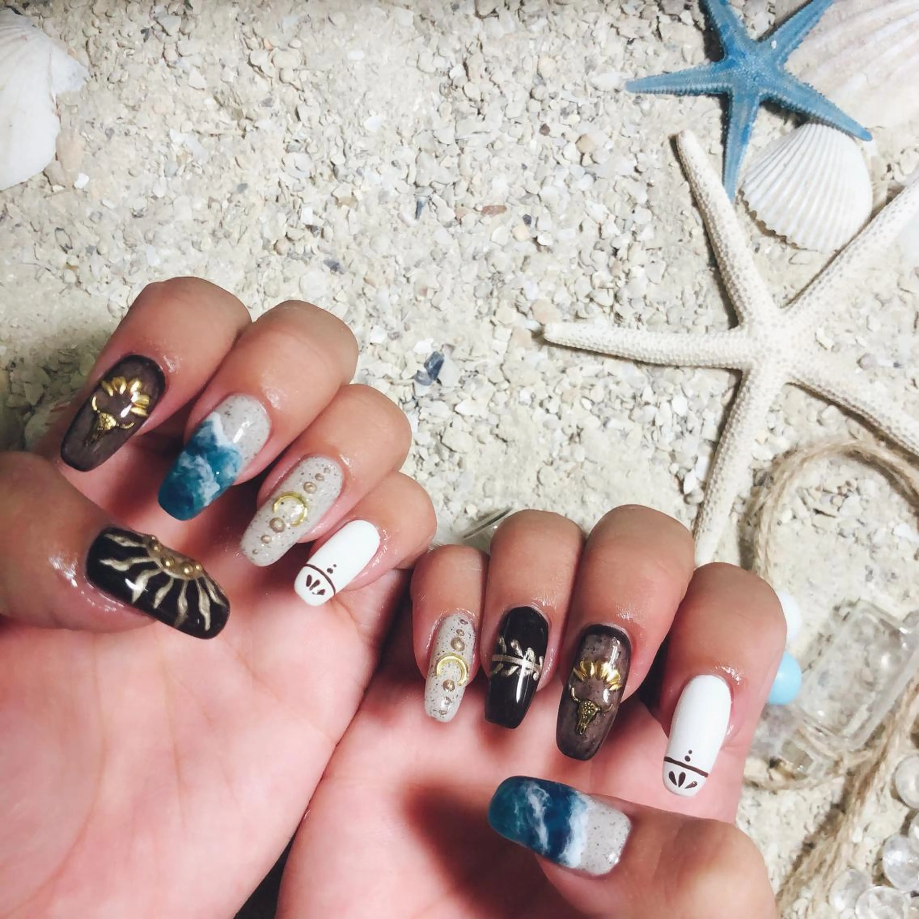 ネイル フットネイル フレンチネイル ジェルネイル ラメ(グリッター) ラメグラデーション NEO Beauty Salon所属・𝐍𝐄𝐎 𝐉𝐔𝐑𝐈のネイルデザイン