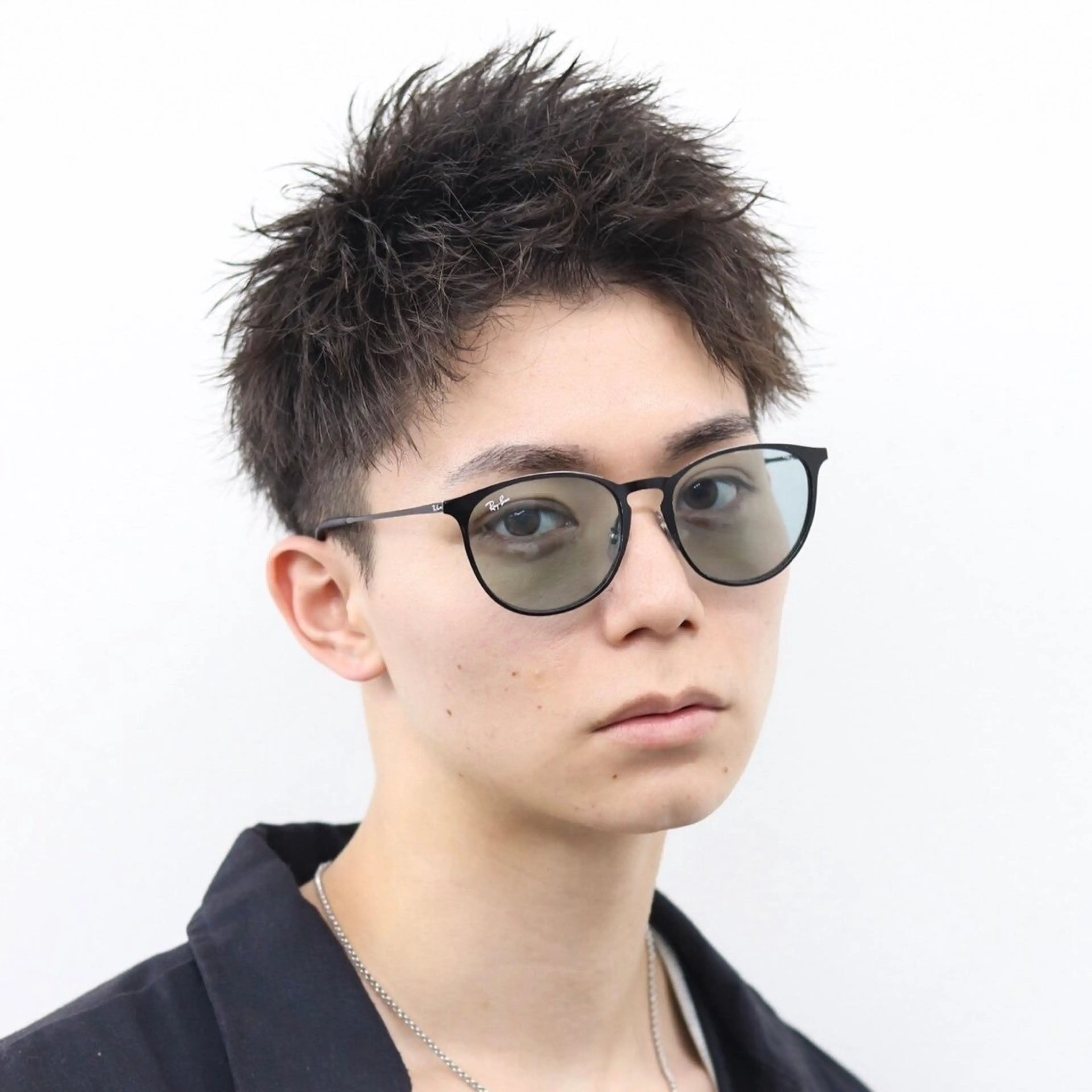 メンズ 西口徒歩20秒 寒色 カラーミディアムヘアのヘアスタイル