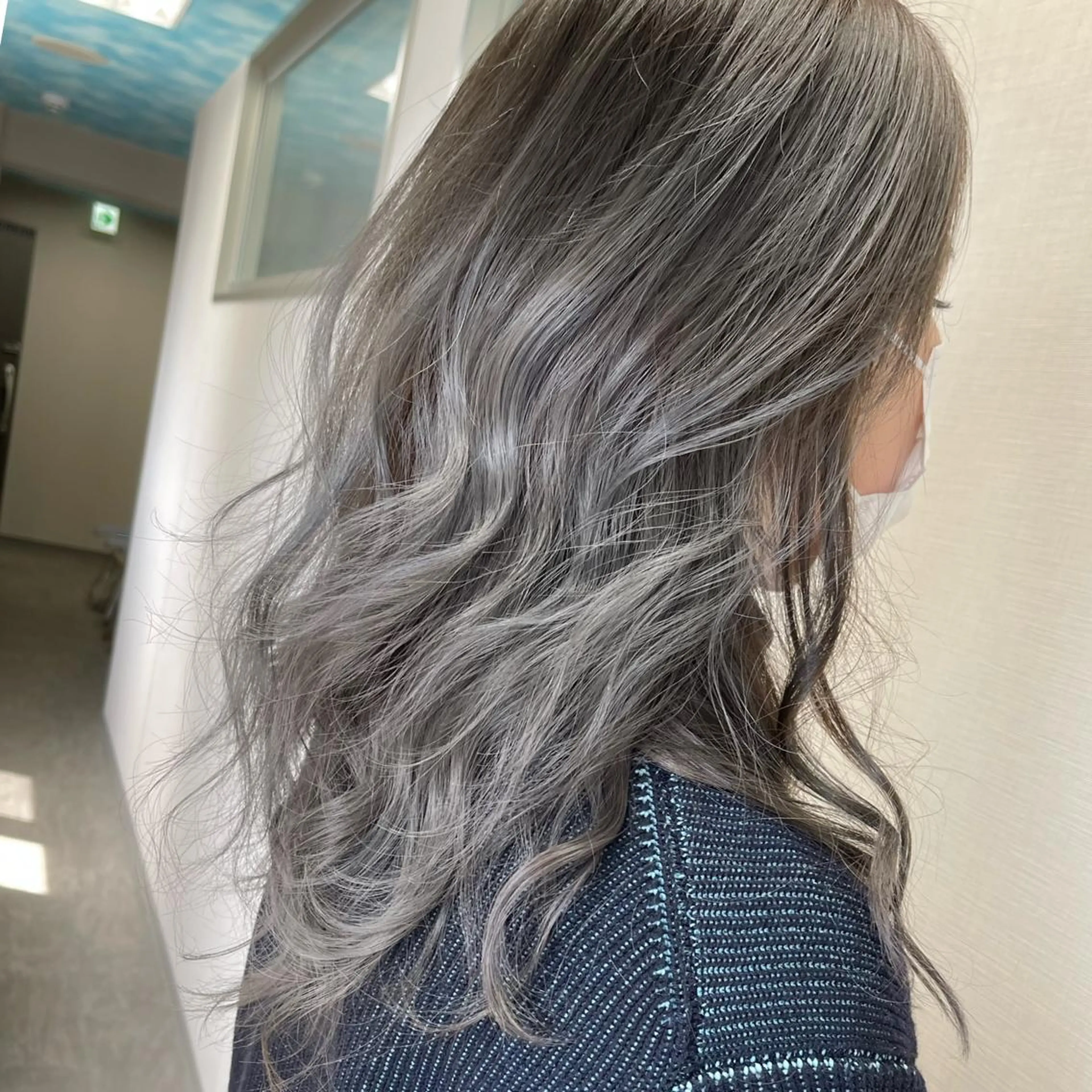 ロング カラー ヘアアレンジ ベージュカラー ブリーチ ブルーカラー ブルージュ ダブルカラー カット ヘアカラー 松井那津子 /ハイライトブリーチのヘアスタイル