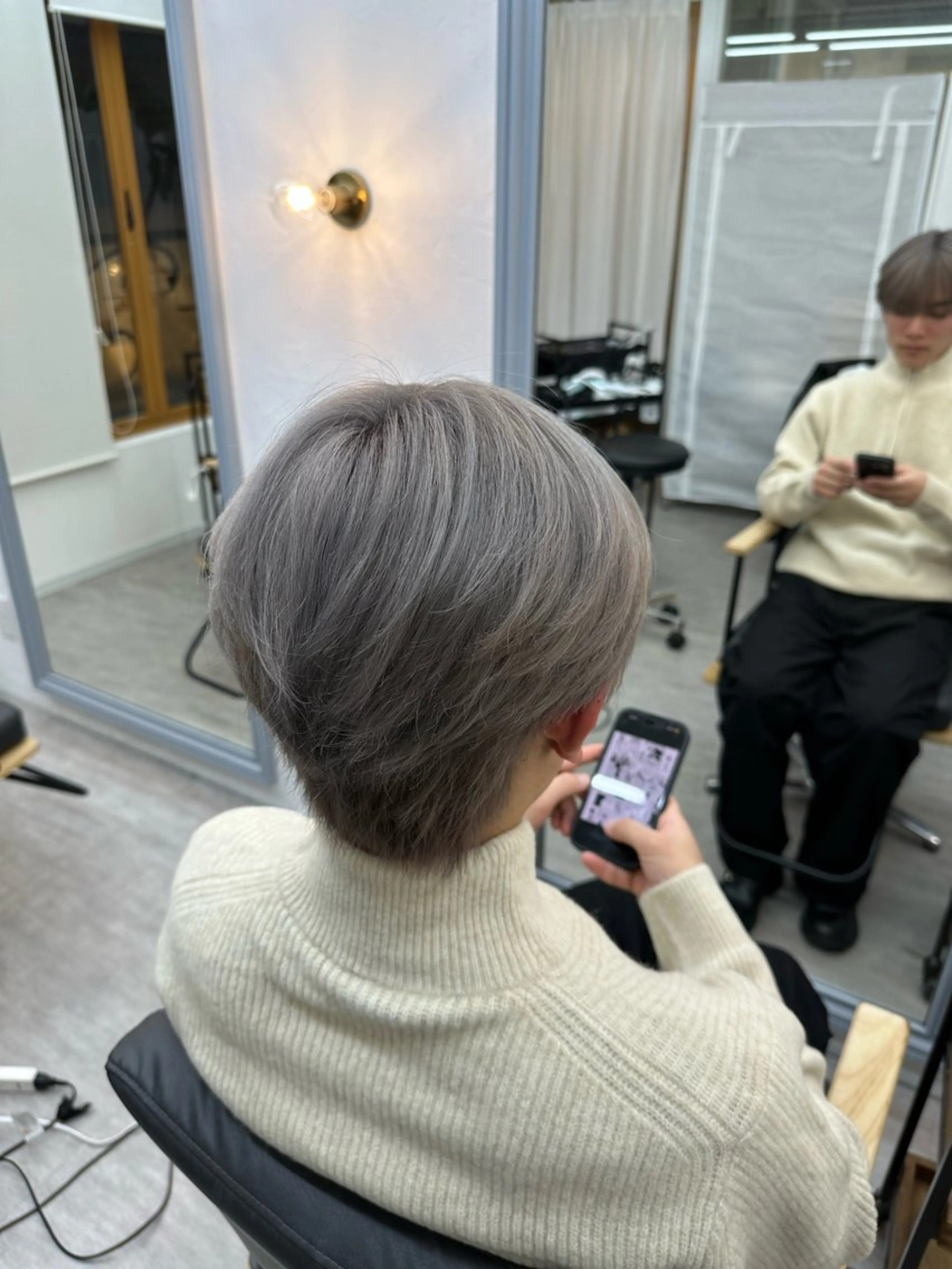 カラー ブリーチ シルバー 佐古 遼太のヘアスタイル