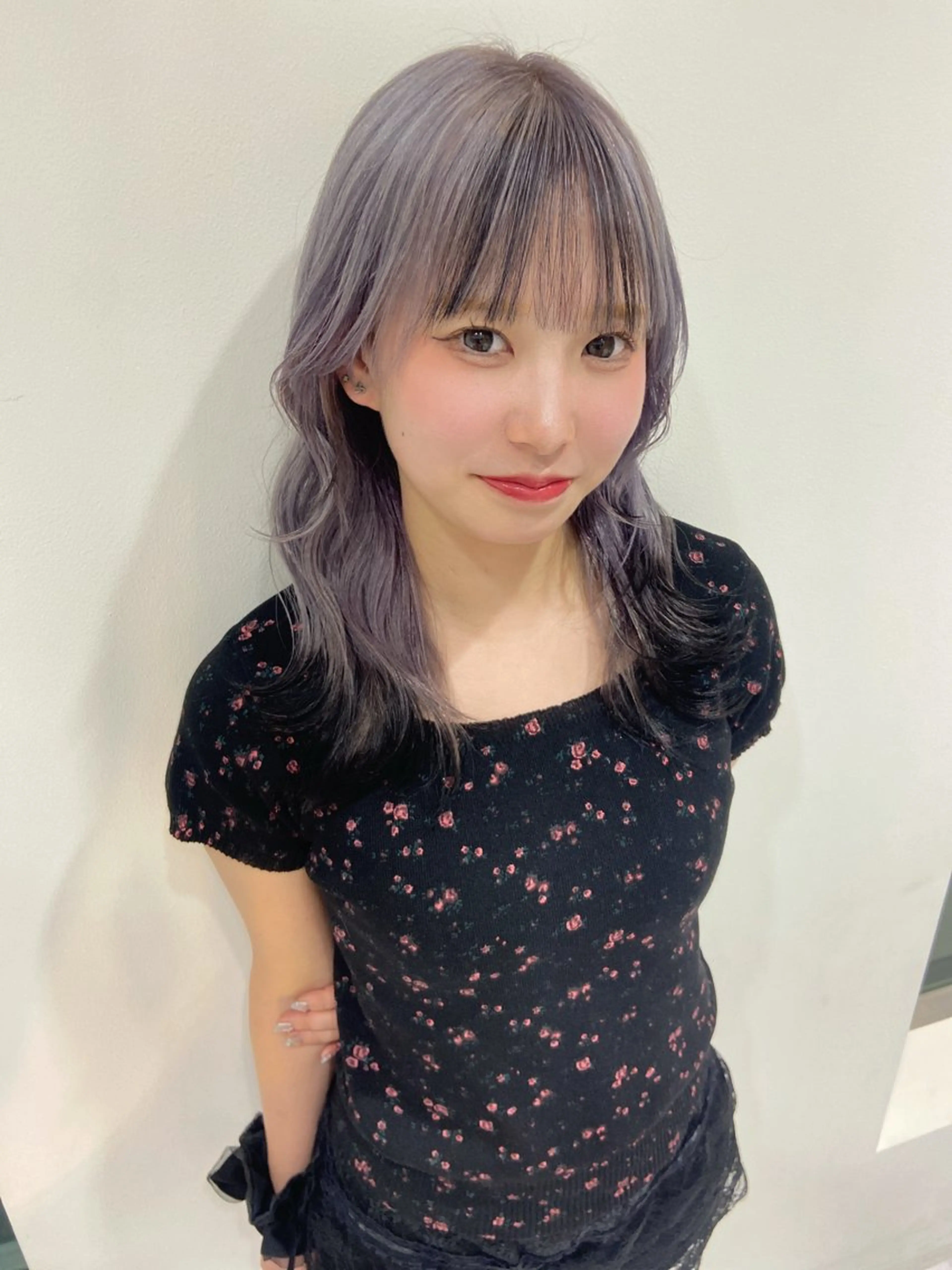 ミディアム カラー ブラウンカラー パープルカラー シルバー レイヤーカット カット ヘアカラー 名駅/ハイトーン /Y2k/YUNAのヘアスタイル