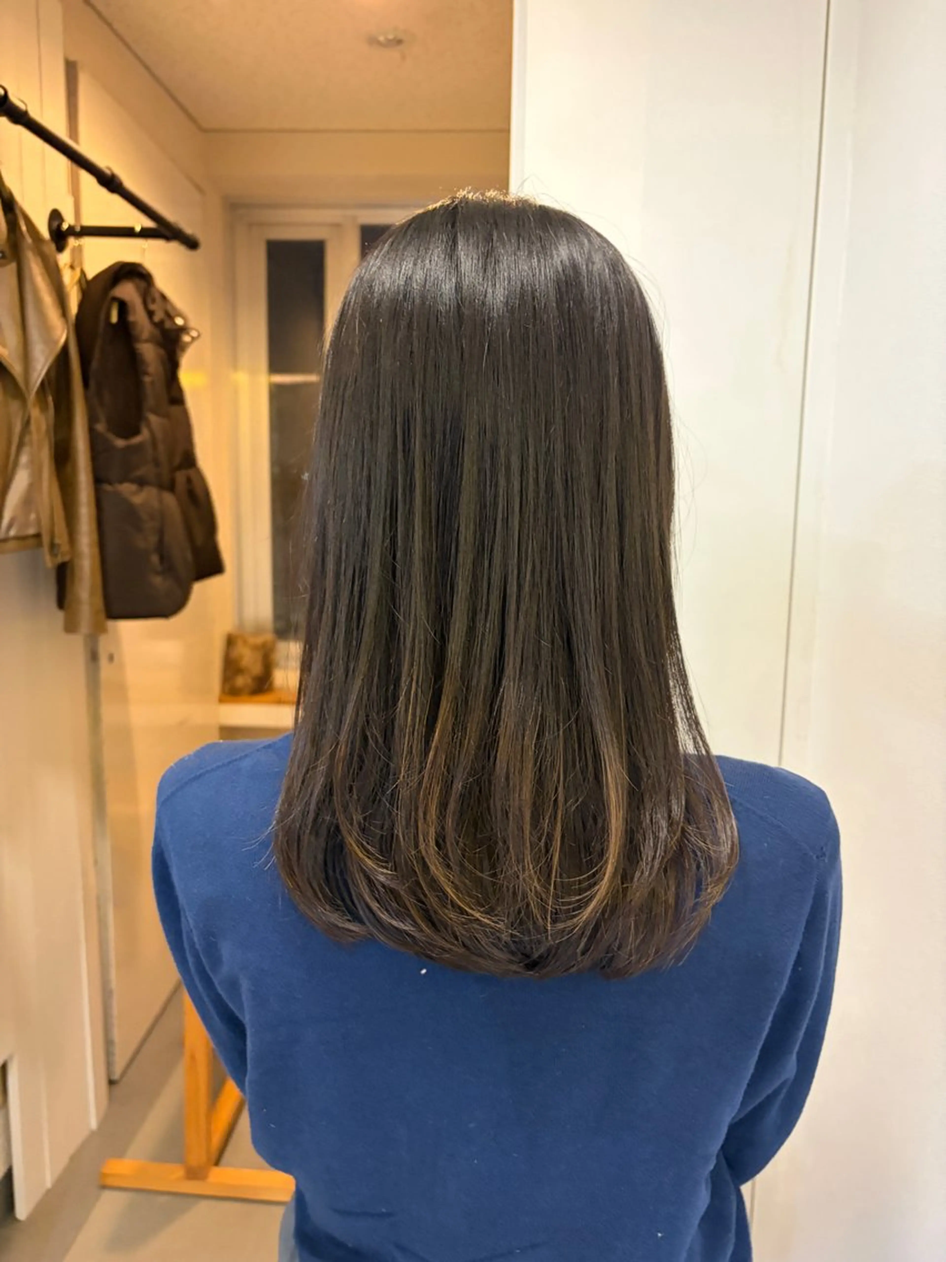 ミディアム レイヤーカット UNBIRTHDAY amiのヘアスタイル