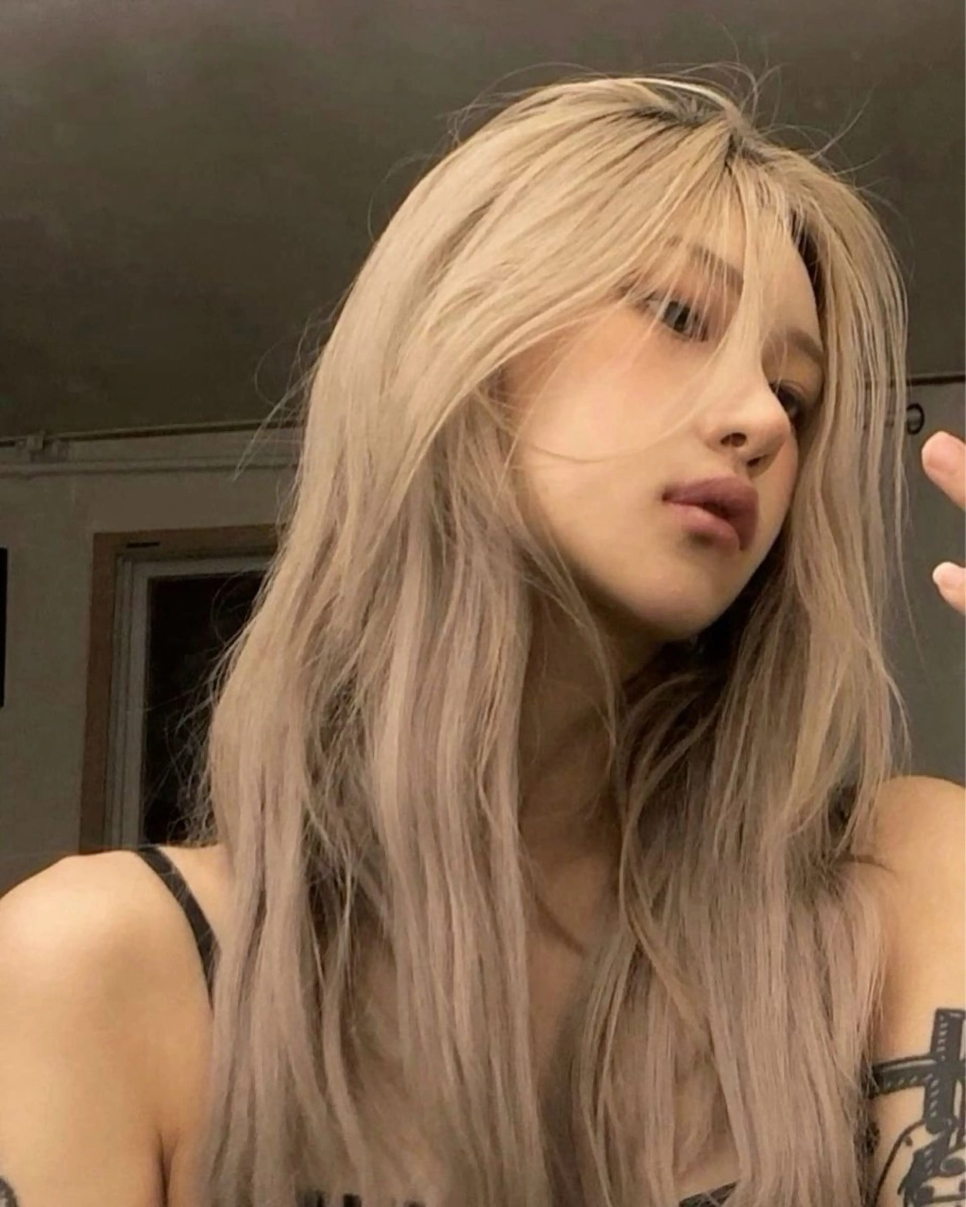 ロング ヘアカラー トリートメント ヘアセット 透明感ハイトーンヘア 🎀ririka🎀のヘアスタイル