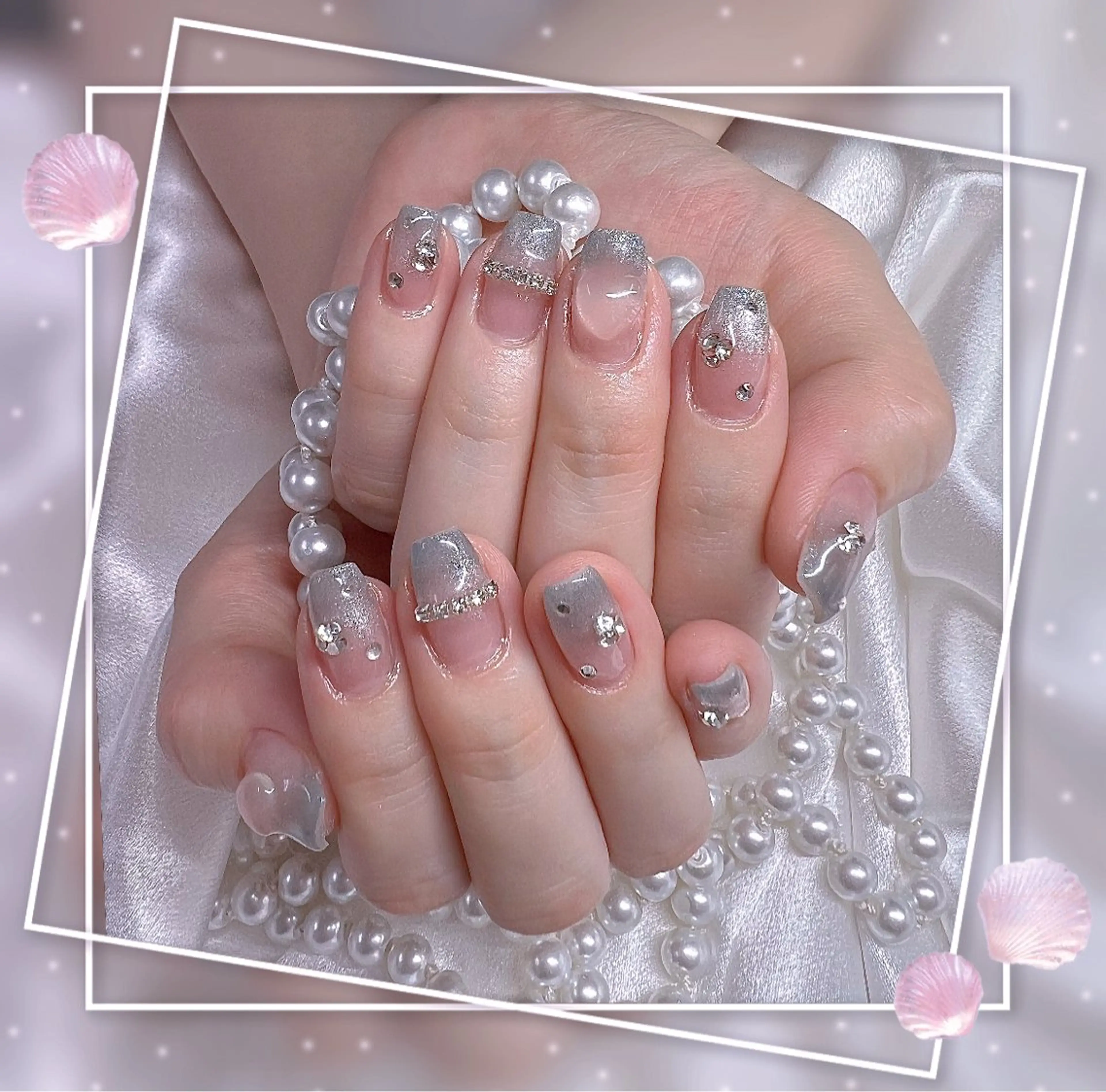 ネイル フレンチネイル グラデーション キラキラネイル 韓国ネイル マグネットネイル ハンドネイル ハンドケア Chill Nailsalonのネイルデザイン
